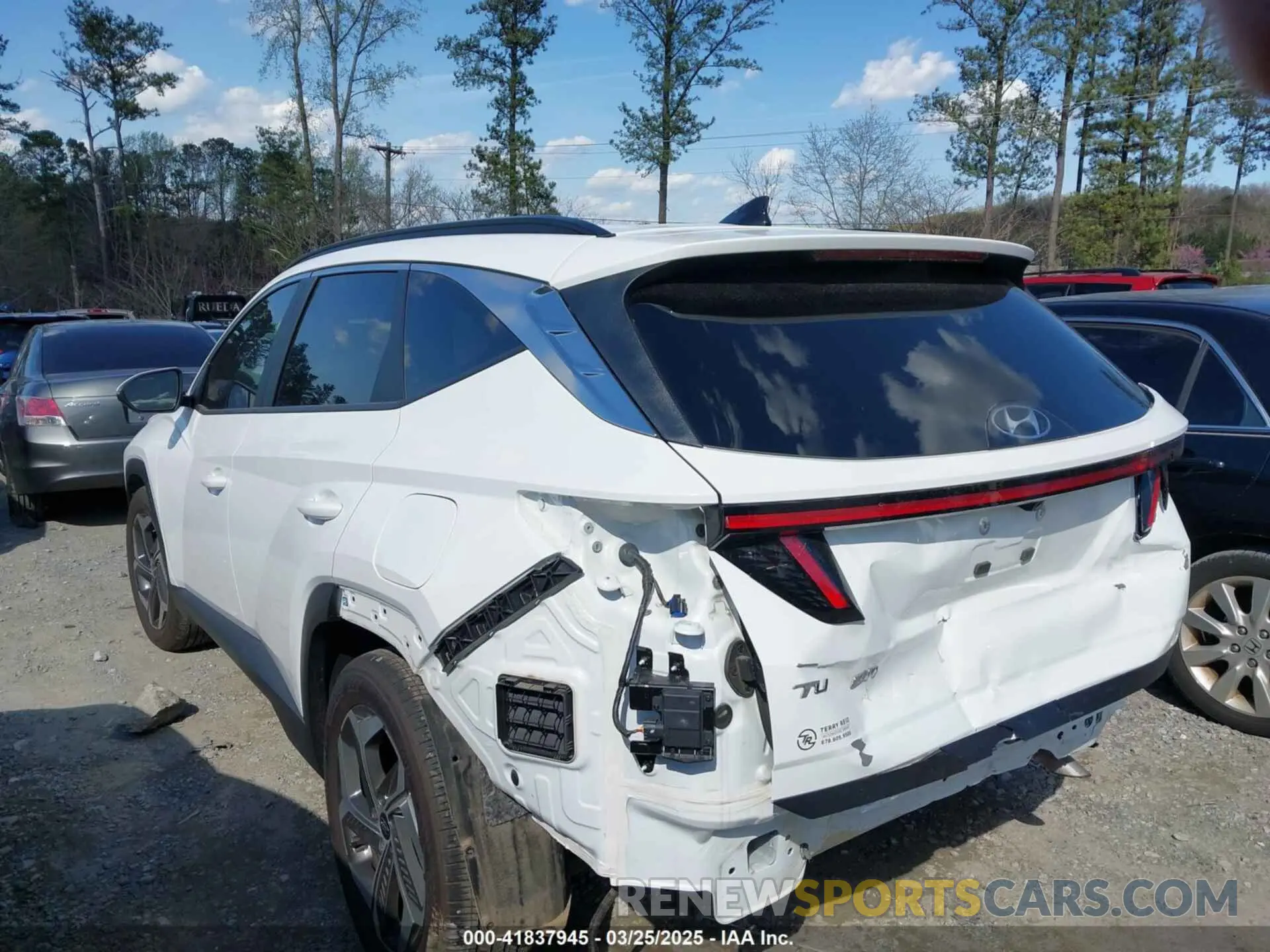 14 Photograph of a damaged car 5NMJF3DE3RH373122 HYUNDAI TUCSON 2024