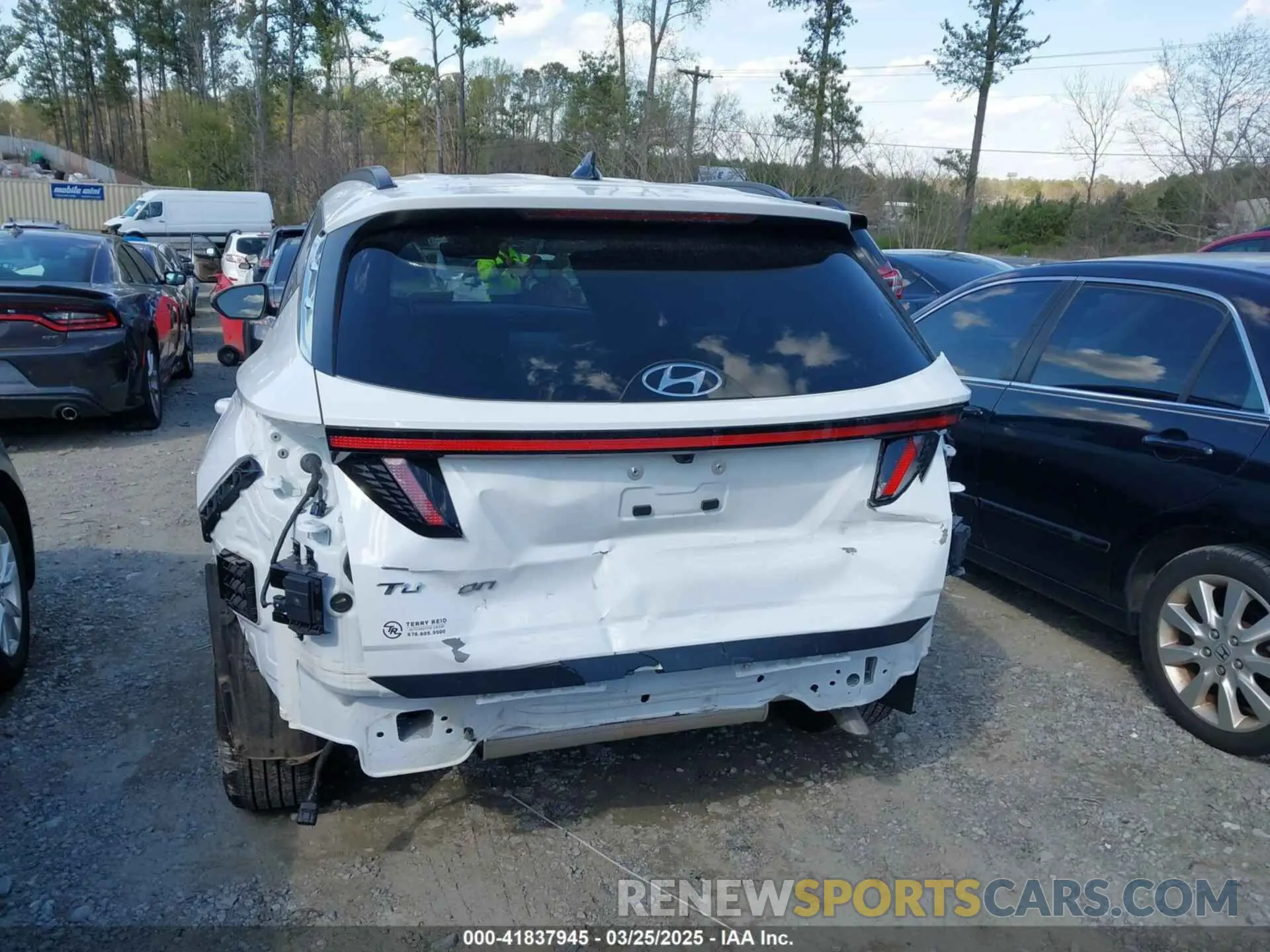 16 Photograph of a damaged car 5NMJF3DE3RH373122 HYUNDAI TUCSON 2024