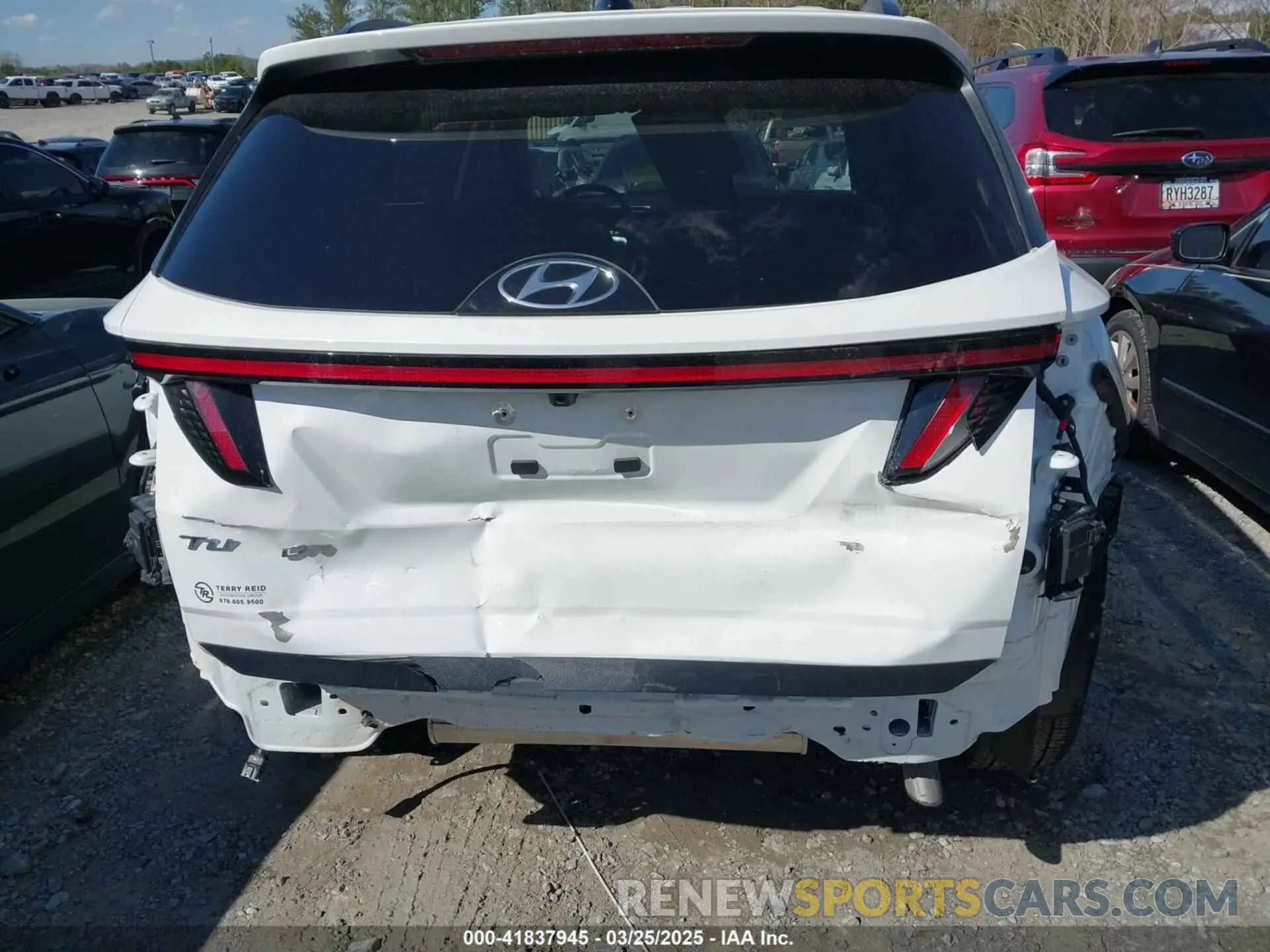 18 Photograph of a damaged car 5NMJF3DE3RH373122 HYUNDAI TUCSON 2024