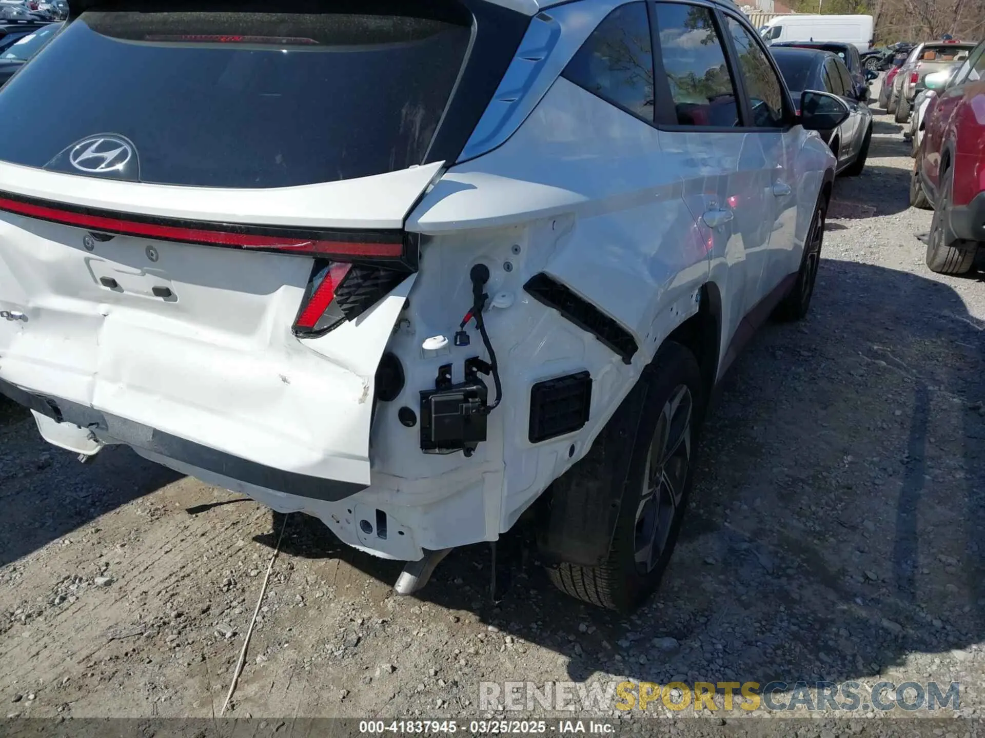 19 Photograph of a damaged car 5NMJF3DE3RH373122 HYUNDAI TUCSON 2024