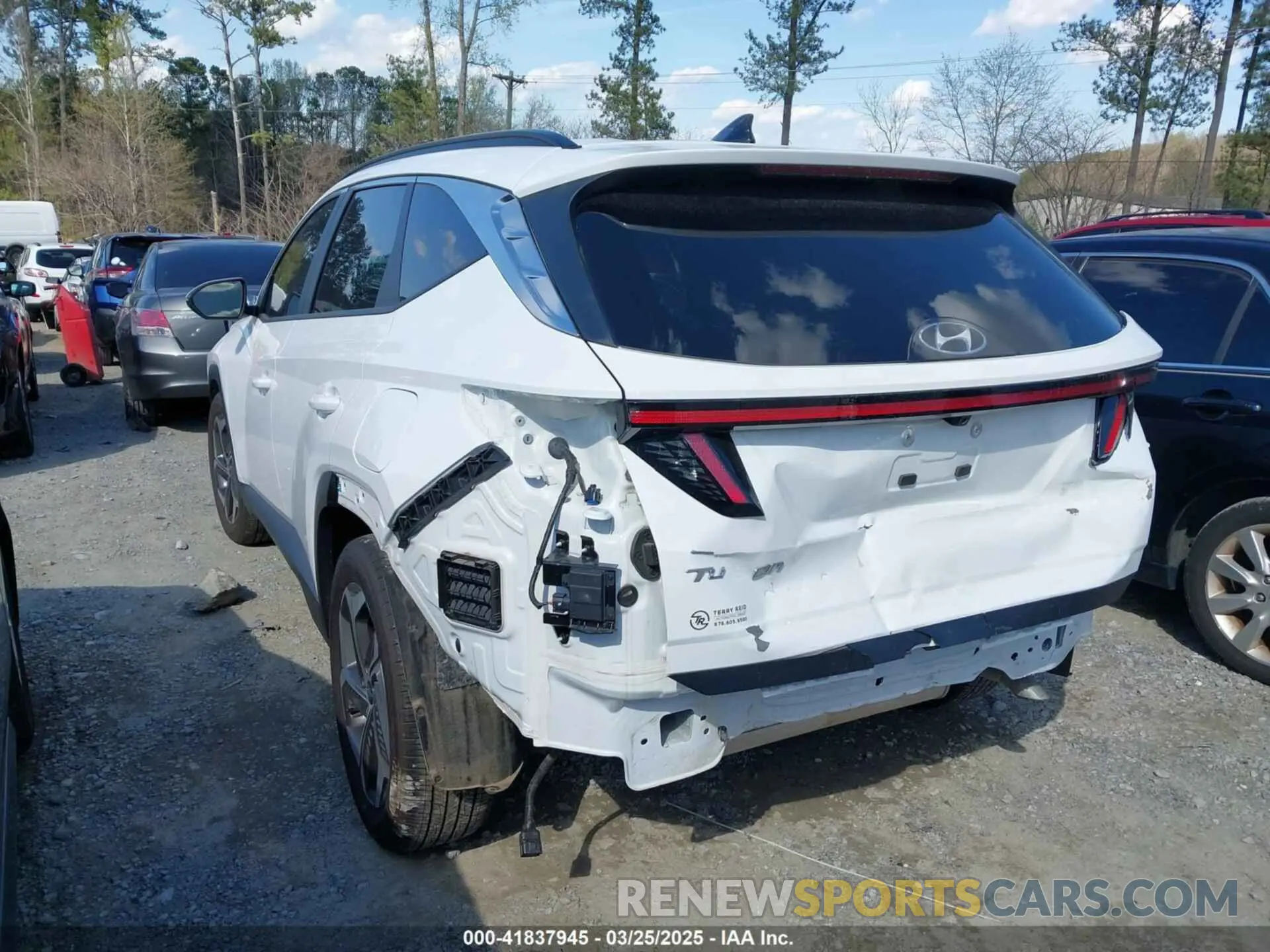 3 Photograph of a damaged car 5NMJF3DE3RH373122 HYUNDAI TUCSON 2024