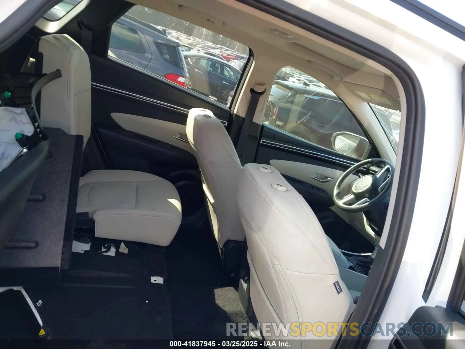 8 Photograph of a damaged car 5NMJF3DE3RH373122 HYUNDAI TUCSON 2024