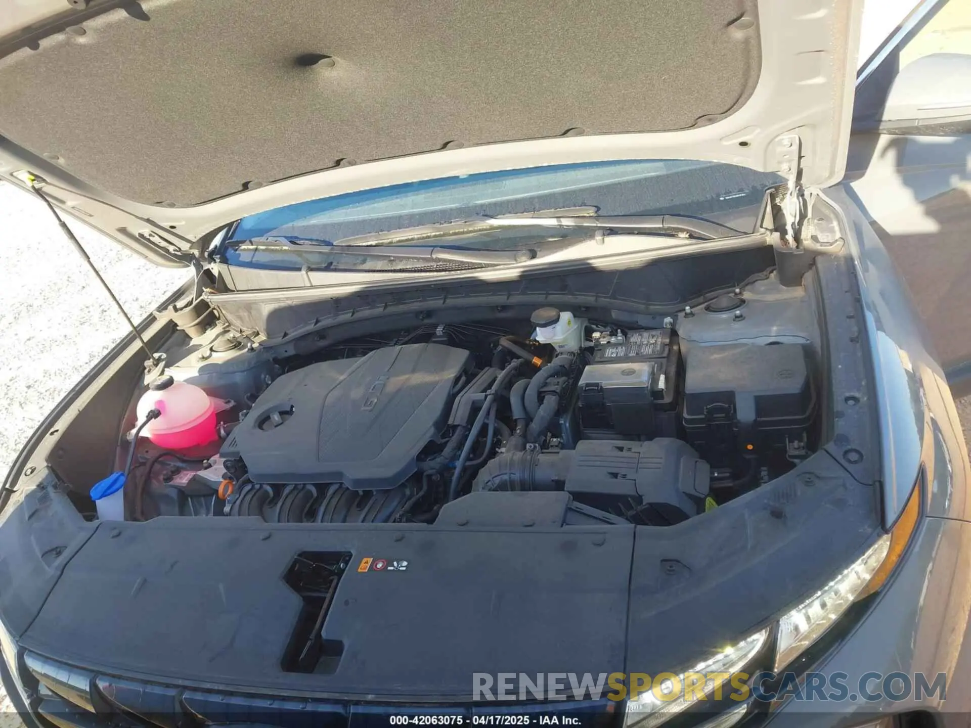 10 Photograph of a damaged car 5NMJF3DE3RH374156 HYUNDAI TUCSON 2024