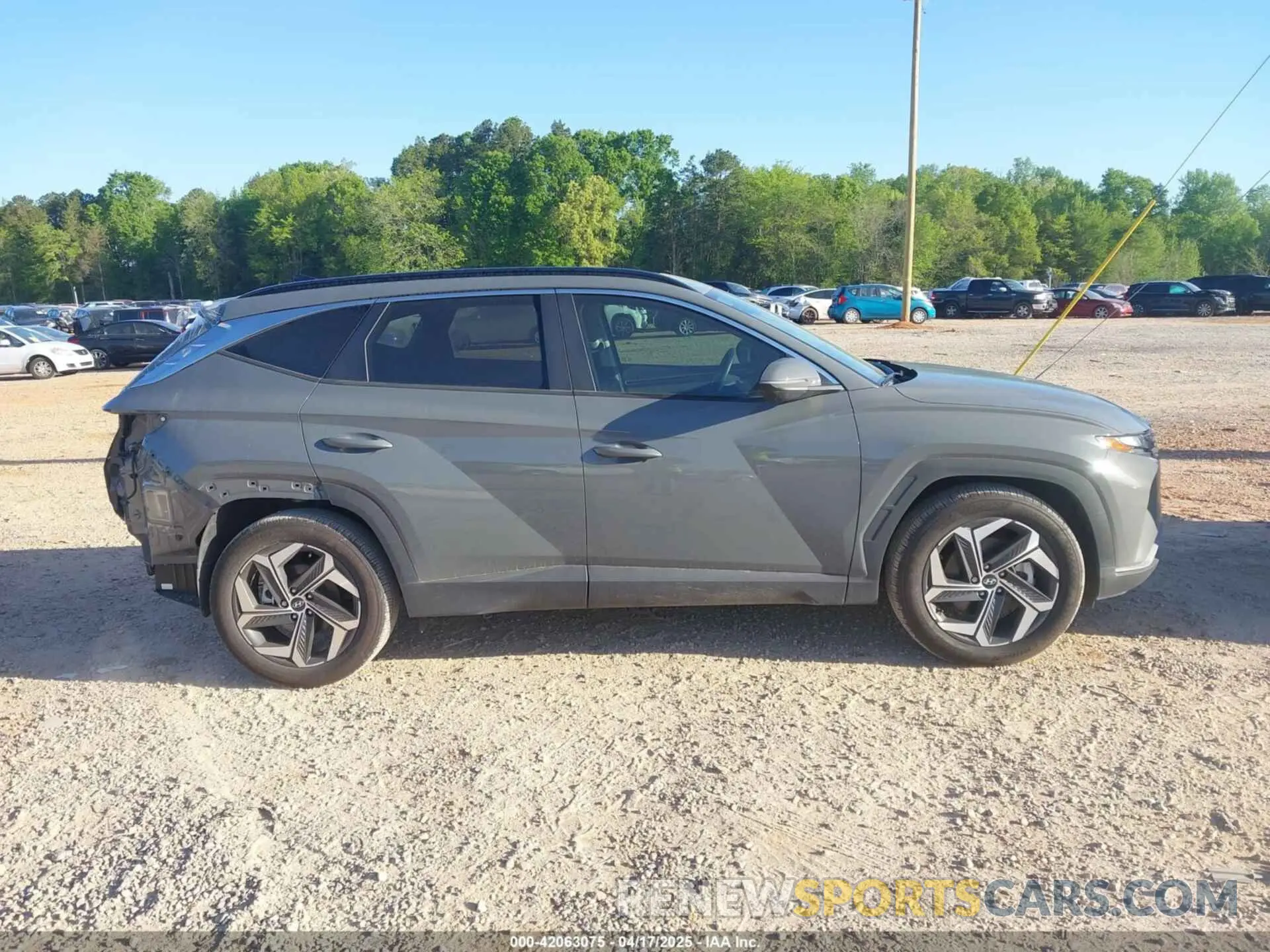 13 Photograph of a damaged car 5NMJF3DE3RH374156 HYUNDAI TUCSON 2024