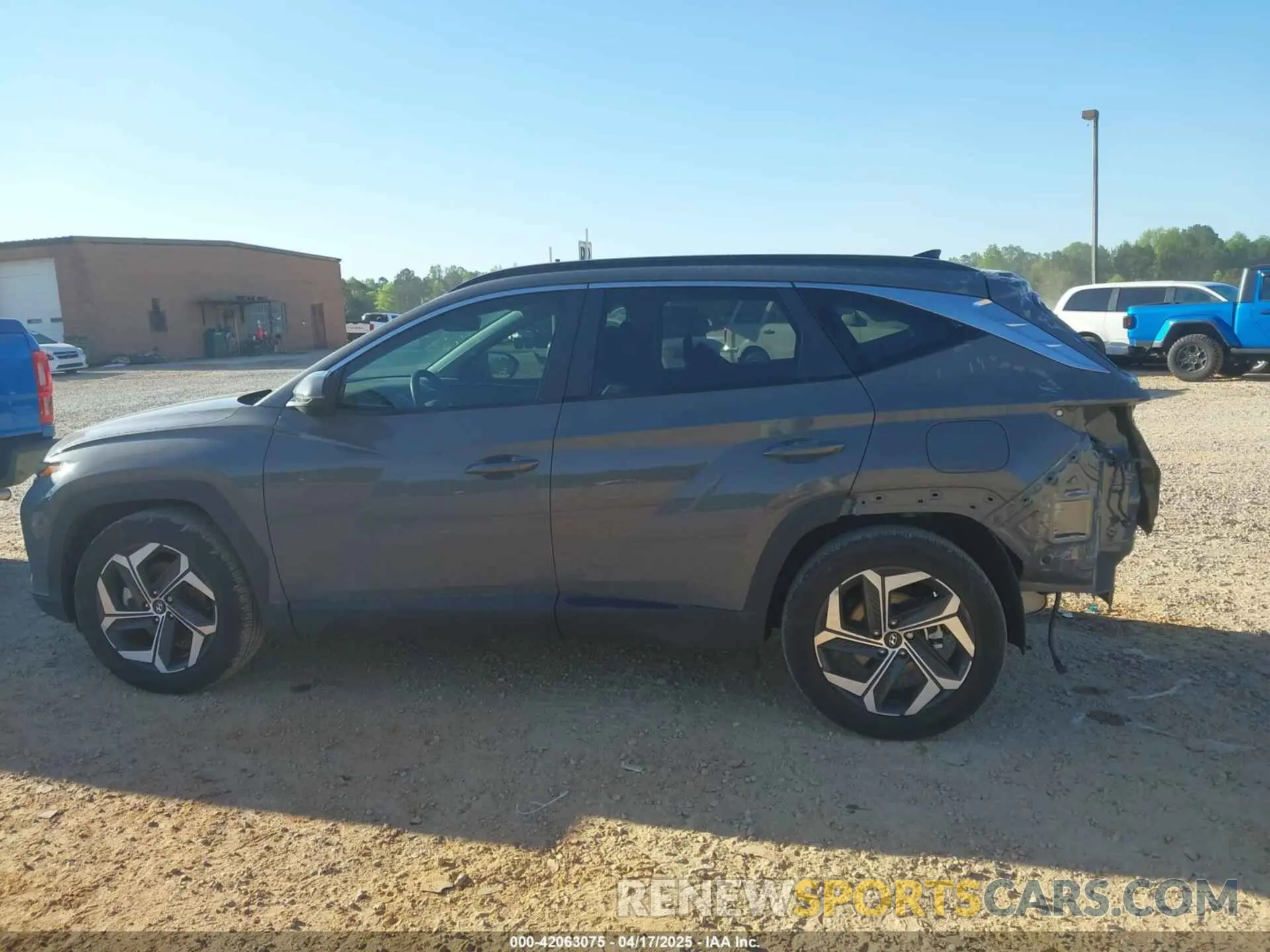 14 Photograph of a damaged car 5NMJF3DE3RH374156 HYUNDAI TUCSON 2024