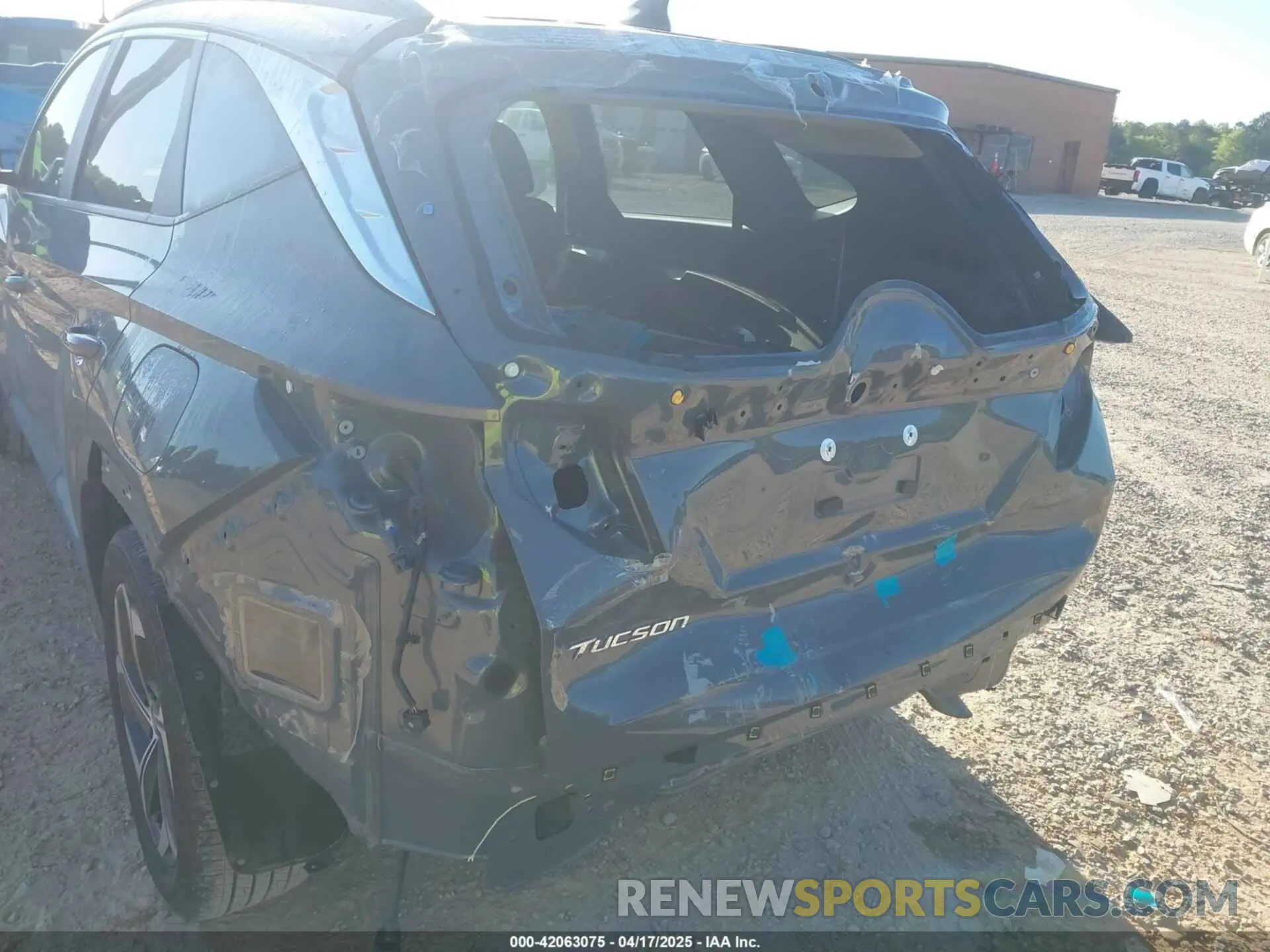 17 Photograph of a damaged car 5NMJF3DE3RH374156 HYUNDAI TUCSON 2024