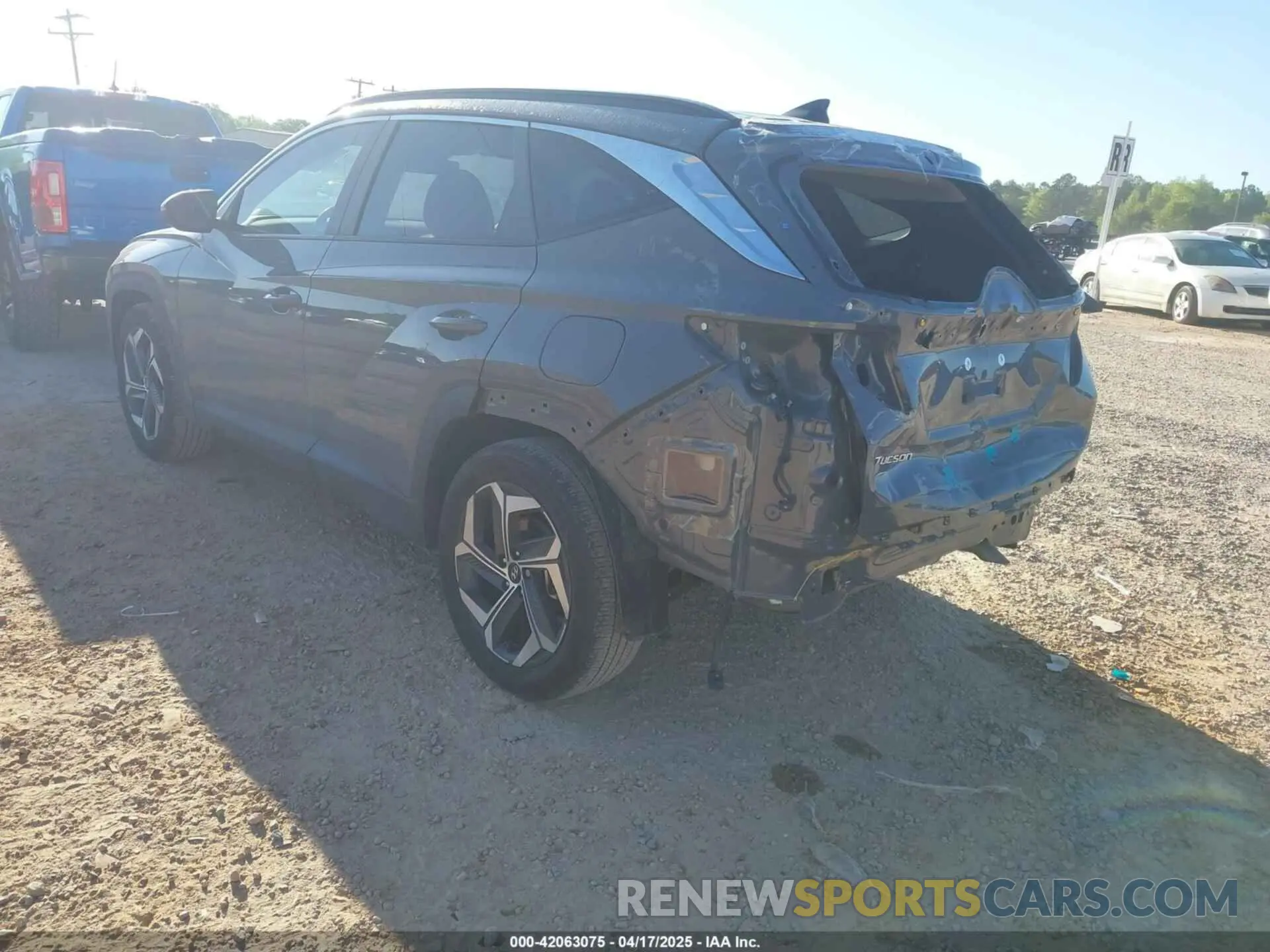 3 Photograph of a damaged car 5NMJF3DE3RH374156 HYUNDAI TUCSON 2024