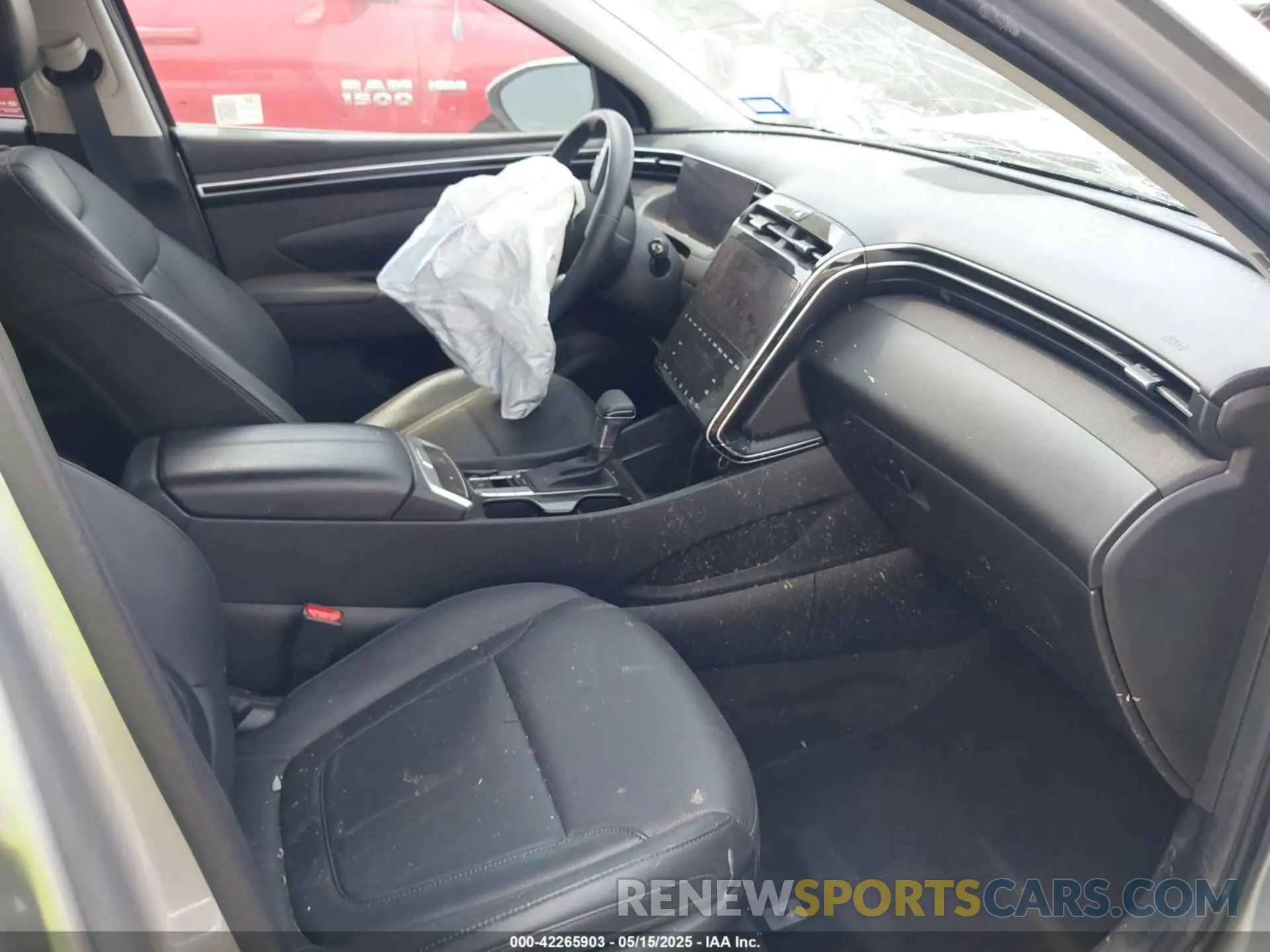 5 Photograph of a damaged car 5NMJF3DE4RH326469 HYUNDAI TUCSON 2024