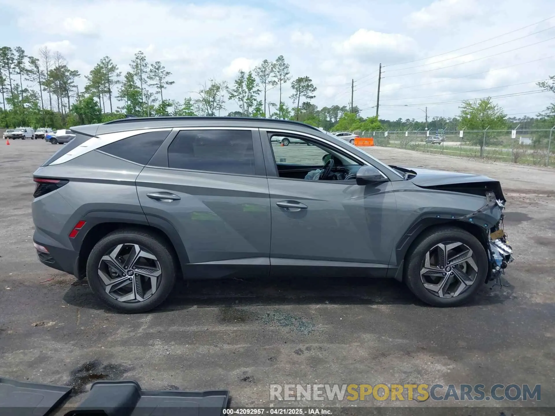 13 Photograph of a damaged car 5NMJF3DE4RH349430 HYUNDAI TUCSON 2024