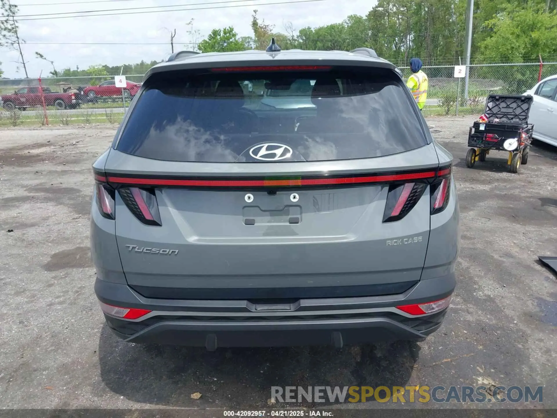 16 Photograph of a damaged car 5NMJF3DE4RH349430 HYUNDAI TUCSON 2024