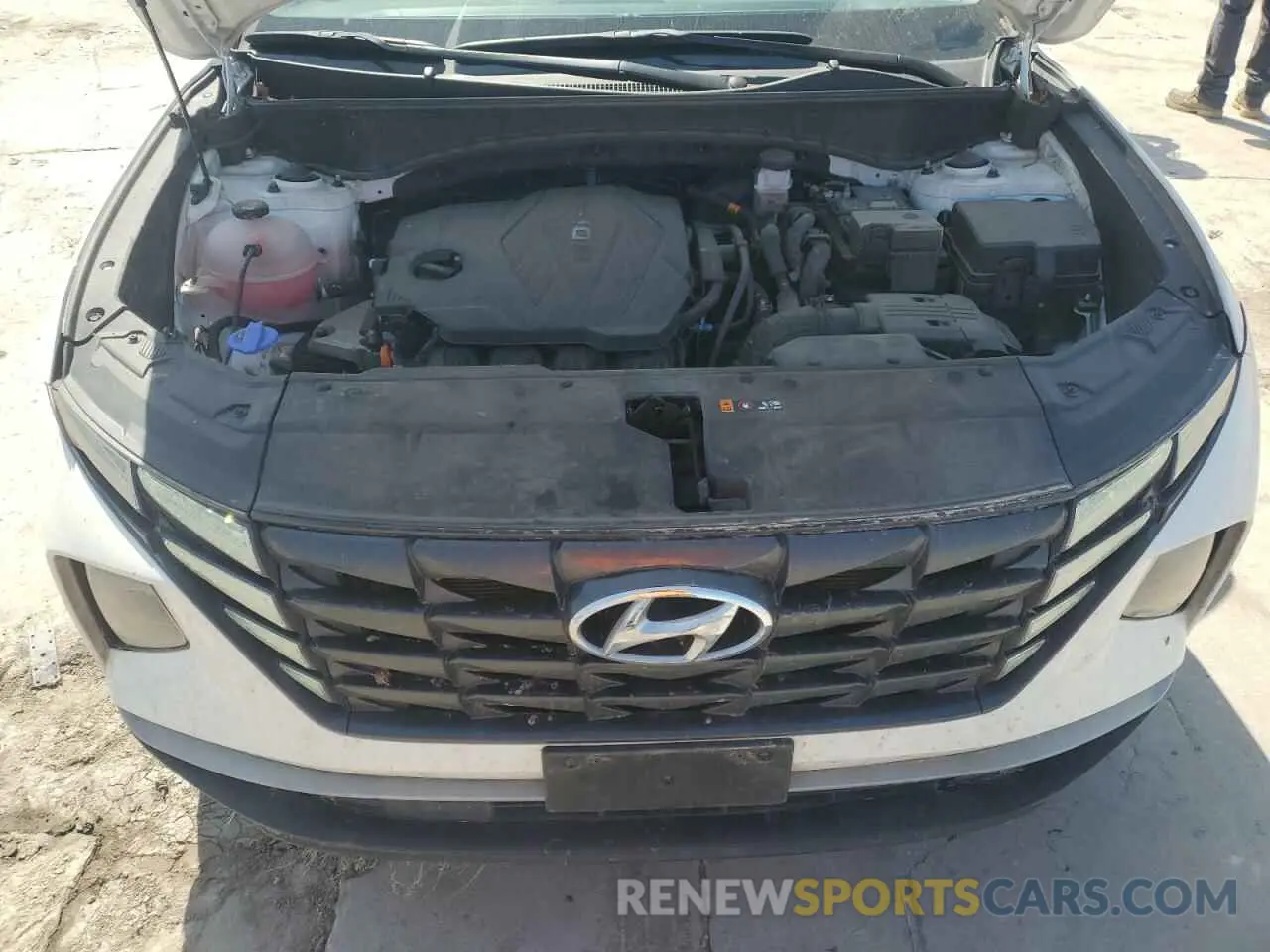12 Photograph of a damaged car 5NMJF3DE4RH376966 HYUNDAI TUCSON 2024