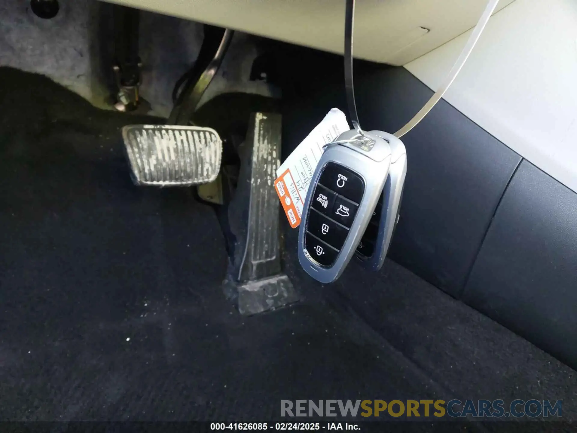 11 Photograph of a damaged car 5NMJF3DE4RH398479 HYUNDAI TUCSON 2024