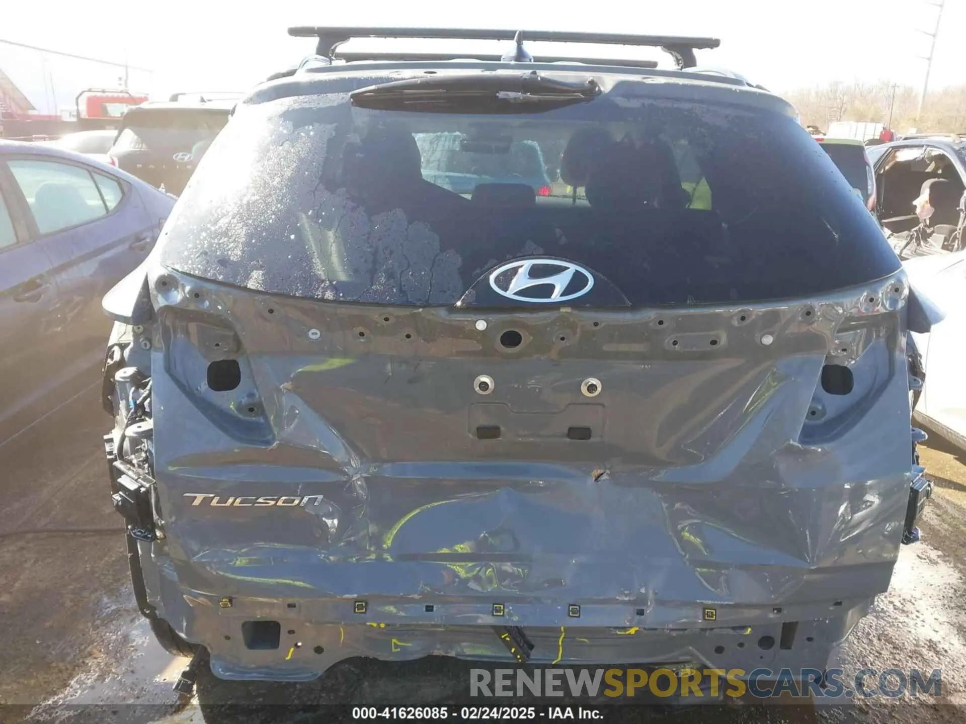 17 Photograph of a damaged car 5NMJF3DE4RH398479 HYUNDAI TUCSON 2024