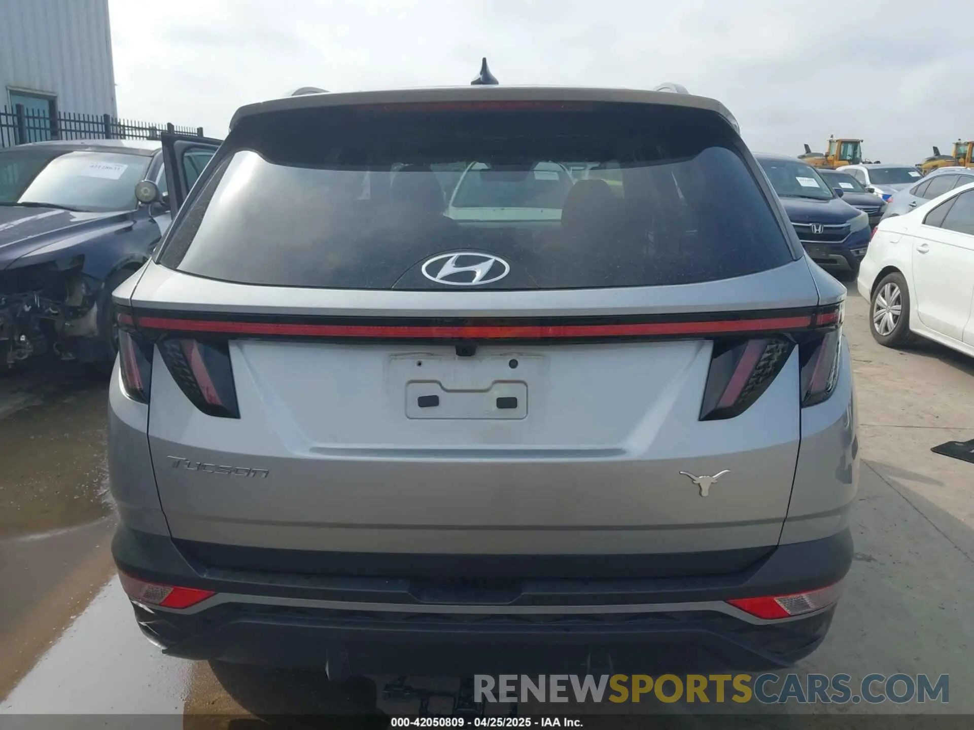 15 Photograph of a damaged car 5NMJF3DE5RH347542 HYUNDAI TUCSON 2024