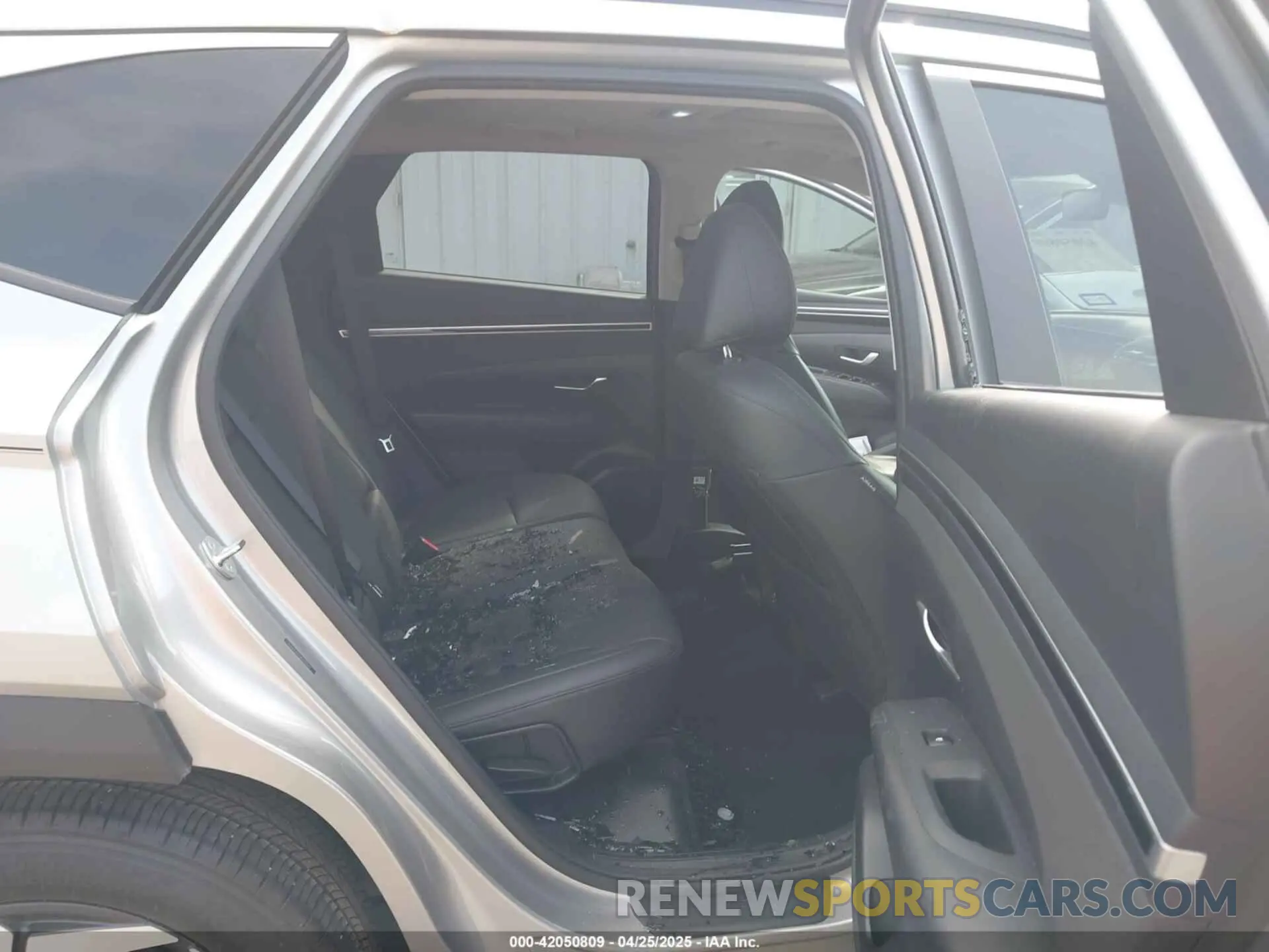 8 Photograph of a damaged car 5NMJF3DE5RH347542 HYUNDAI TUCSON 2024