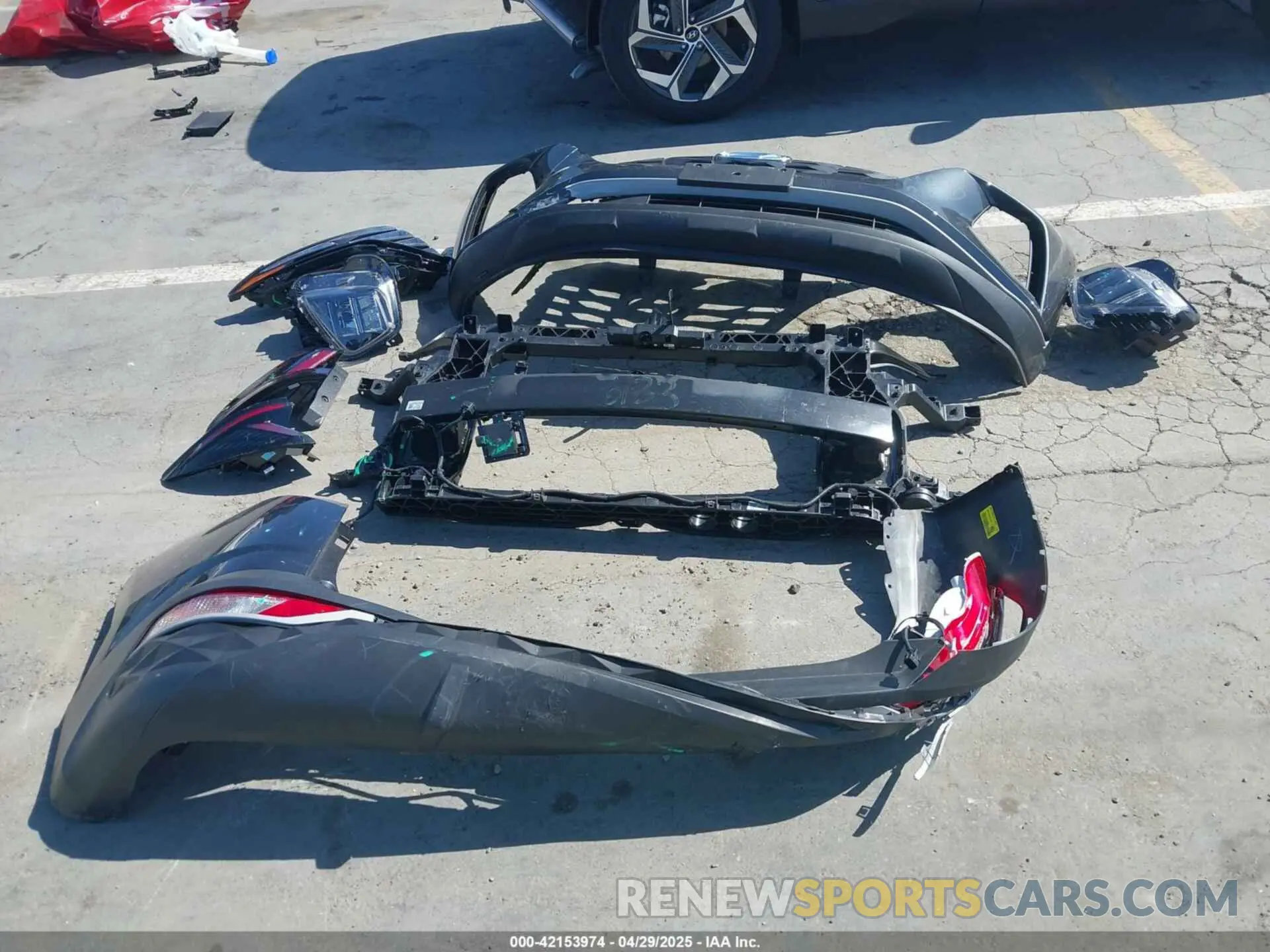12 Photograph of a damaged car 5NMJF3DE5RH358086 HYUNDAI TUCSON 2024