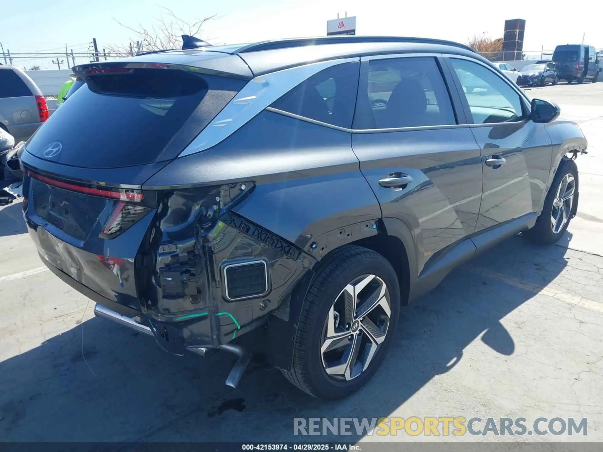 4 Photograph of a damaged car 5NMJF3DE5RH358086 HYUNDAI TUCSON 2024
