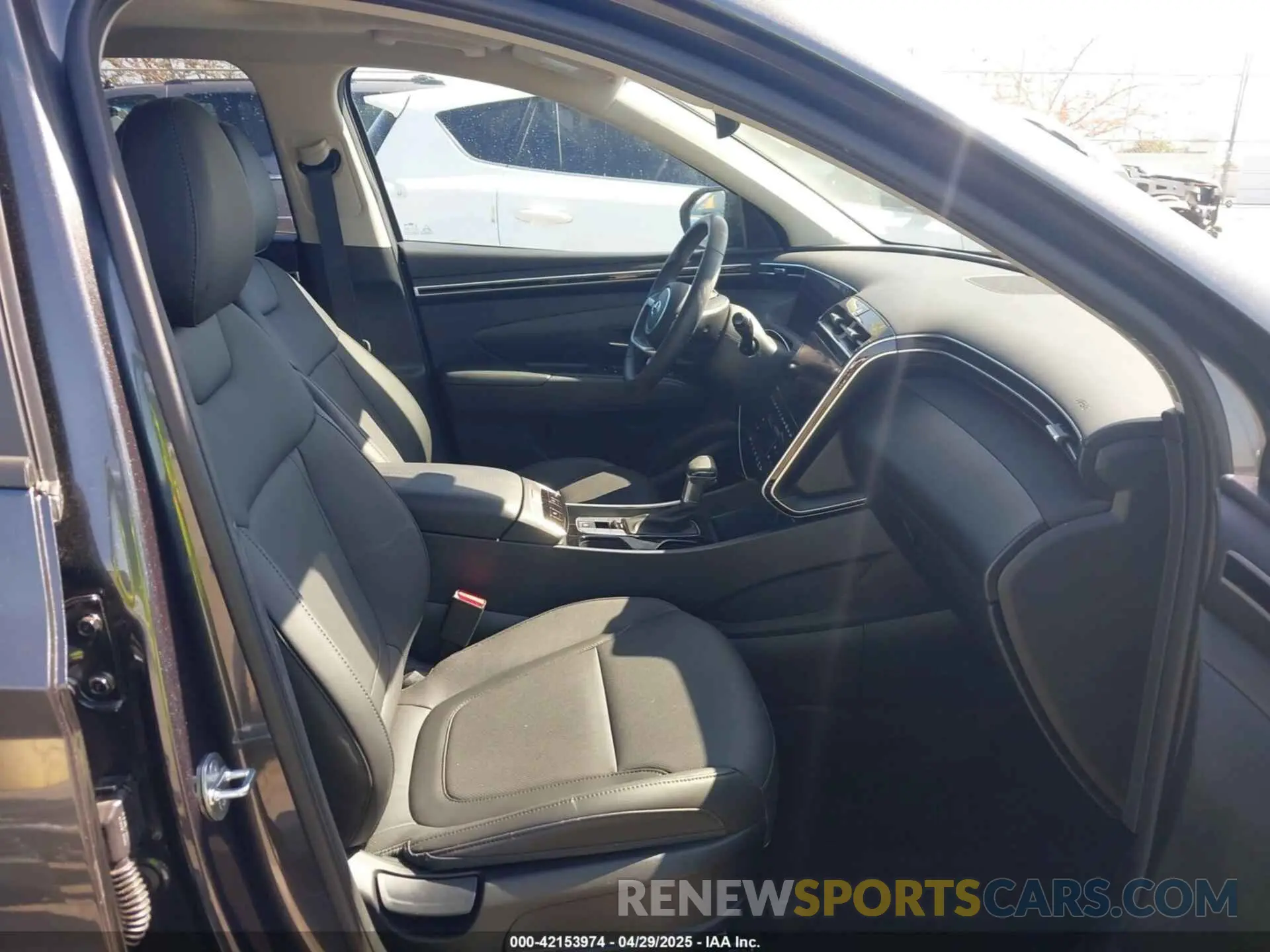 5 Photograph of a damaged car 5NMJF3DE5RH358086 HYUNDAI TUCSON 2024