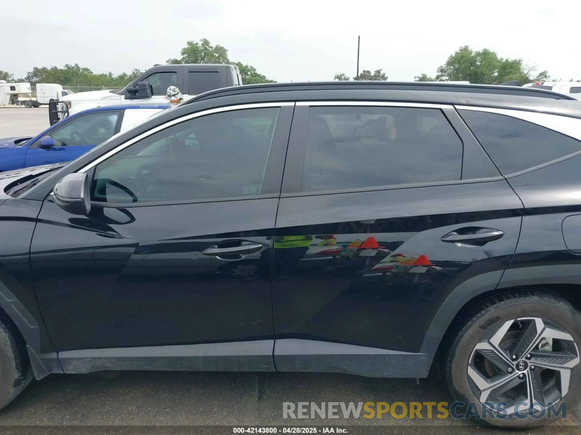 14 Photograph of a damaged car 5NMJF3DE6RH401401 HYUNDAI TUCSON 2024