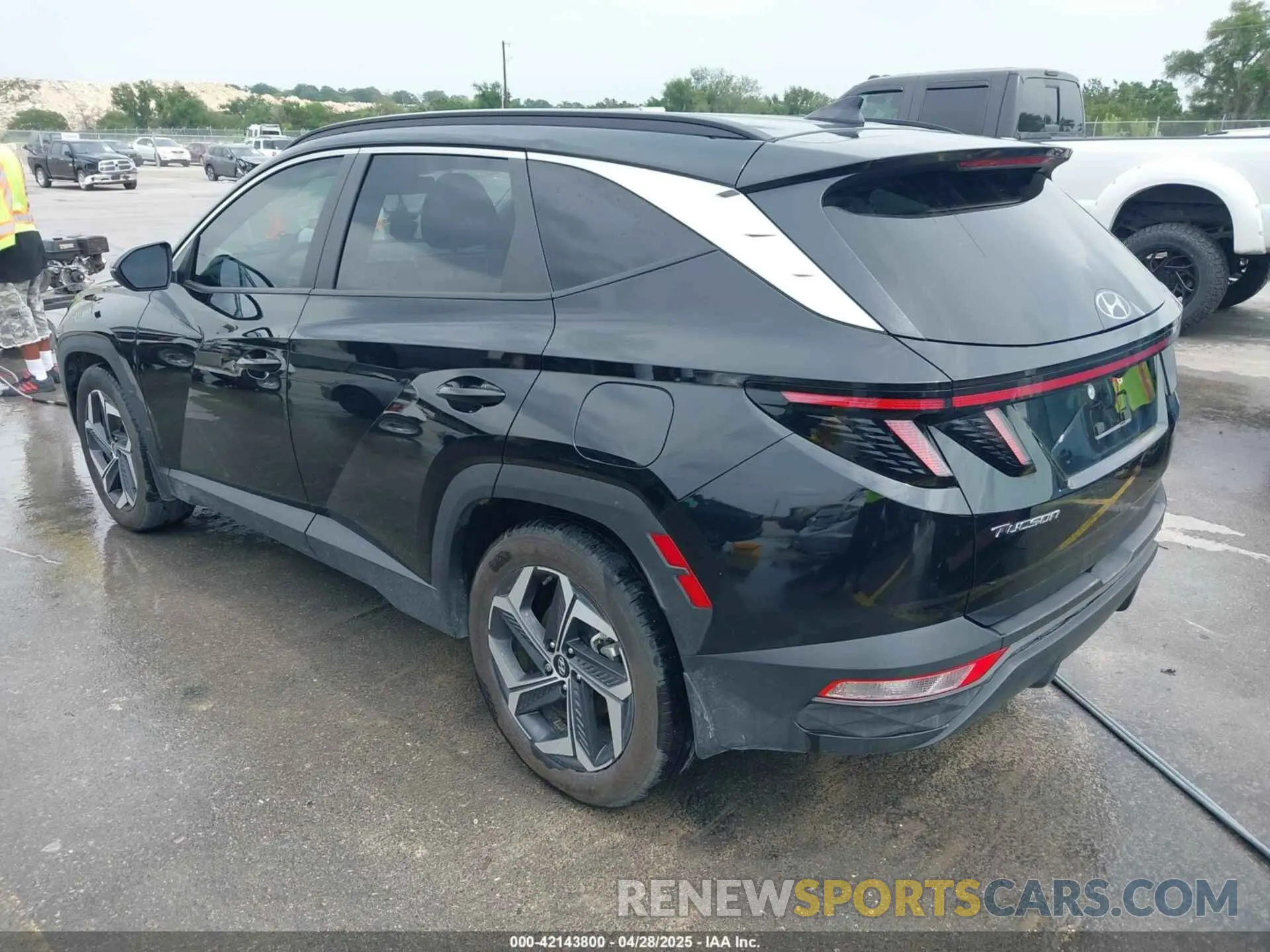 3 Photograph of a damaged car 5NMJF3DE6RH401401 HYUNDAI TUCSON 2024