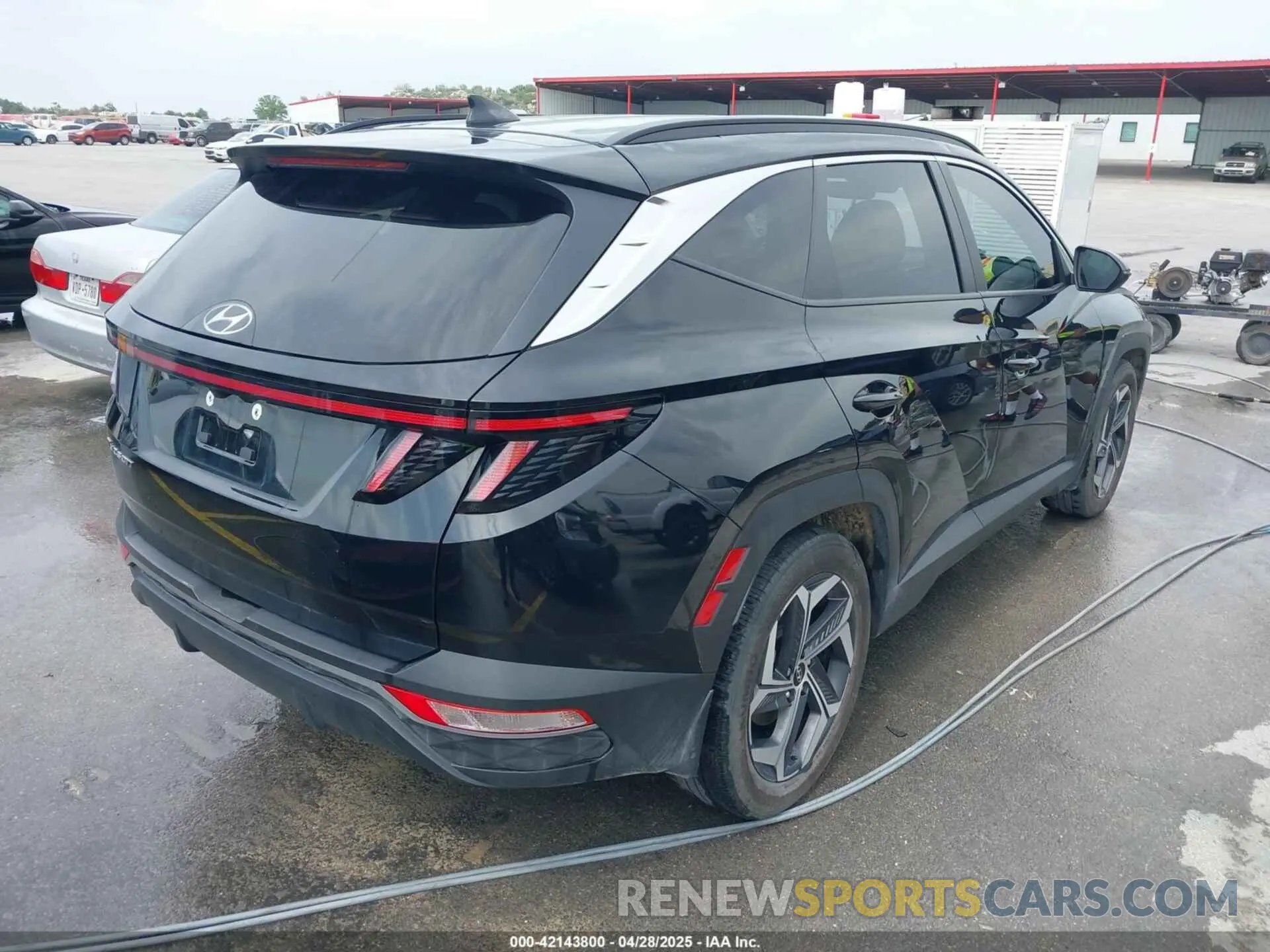 4 Photograph of a damaged car 5NMJF3DE6RH401401 HYUNDAI TUCSON 2024