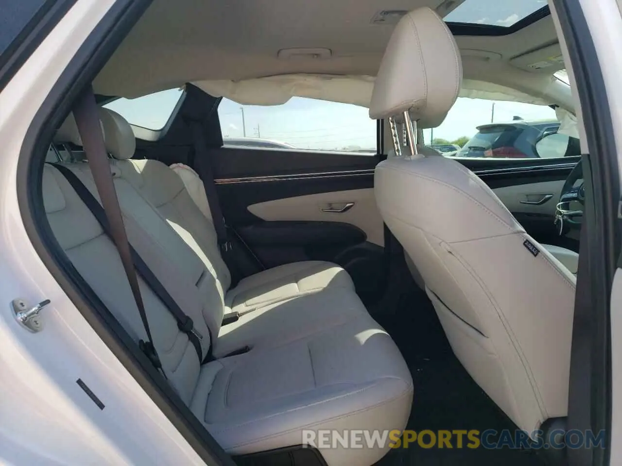 11 Photograph of a damaged car 5NMJF3DE7RH373110 HYUNDAI TUCSON 2024