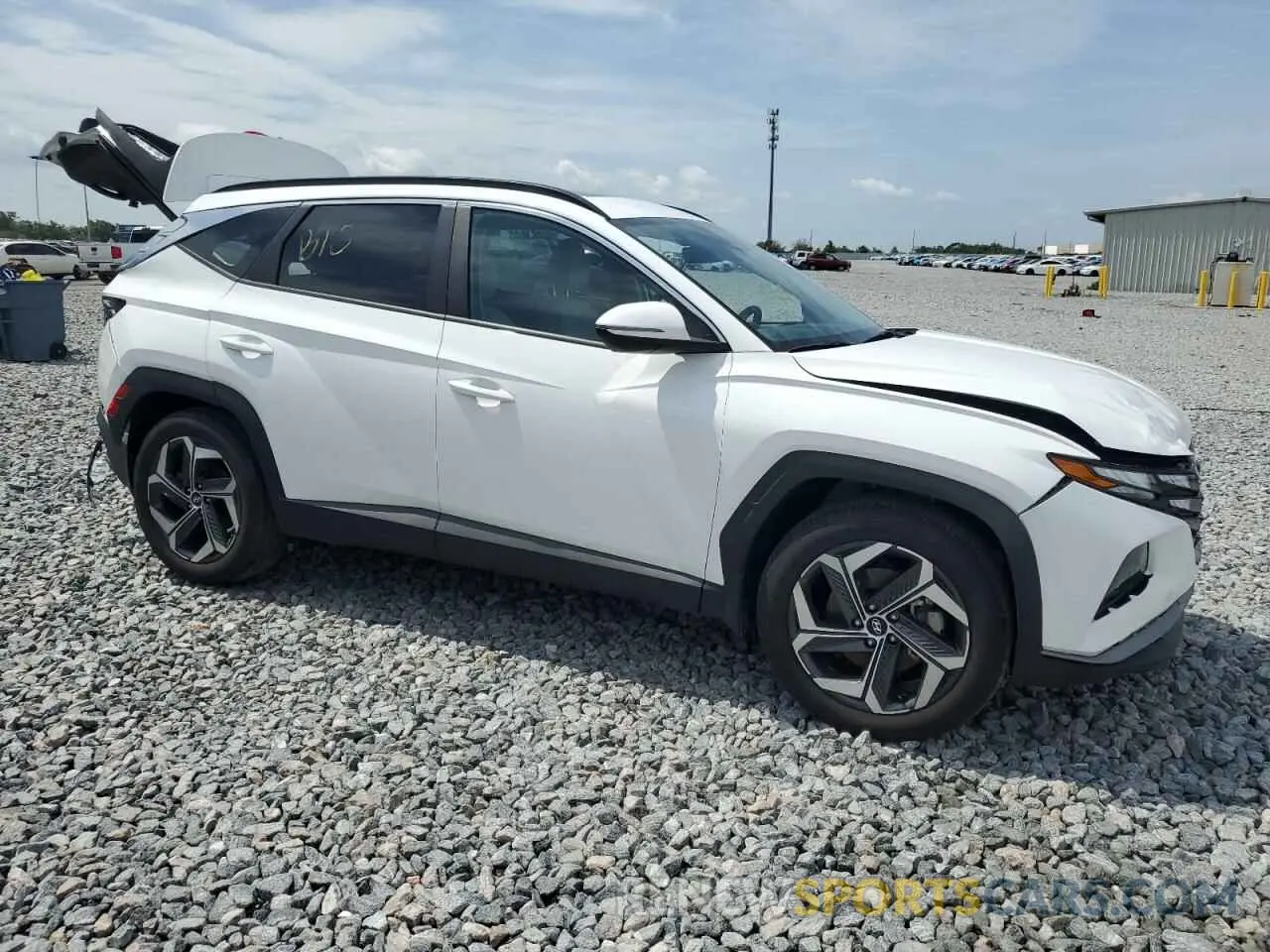 4 Photograph of a damaged car 5NMJF3DE8RH365372 HYUNDAI TUCSON 2024