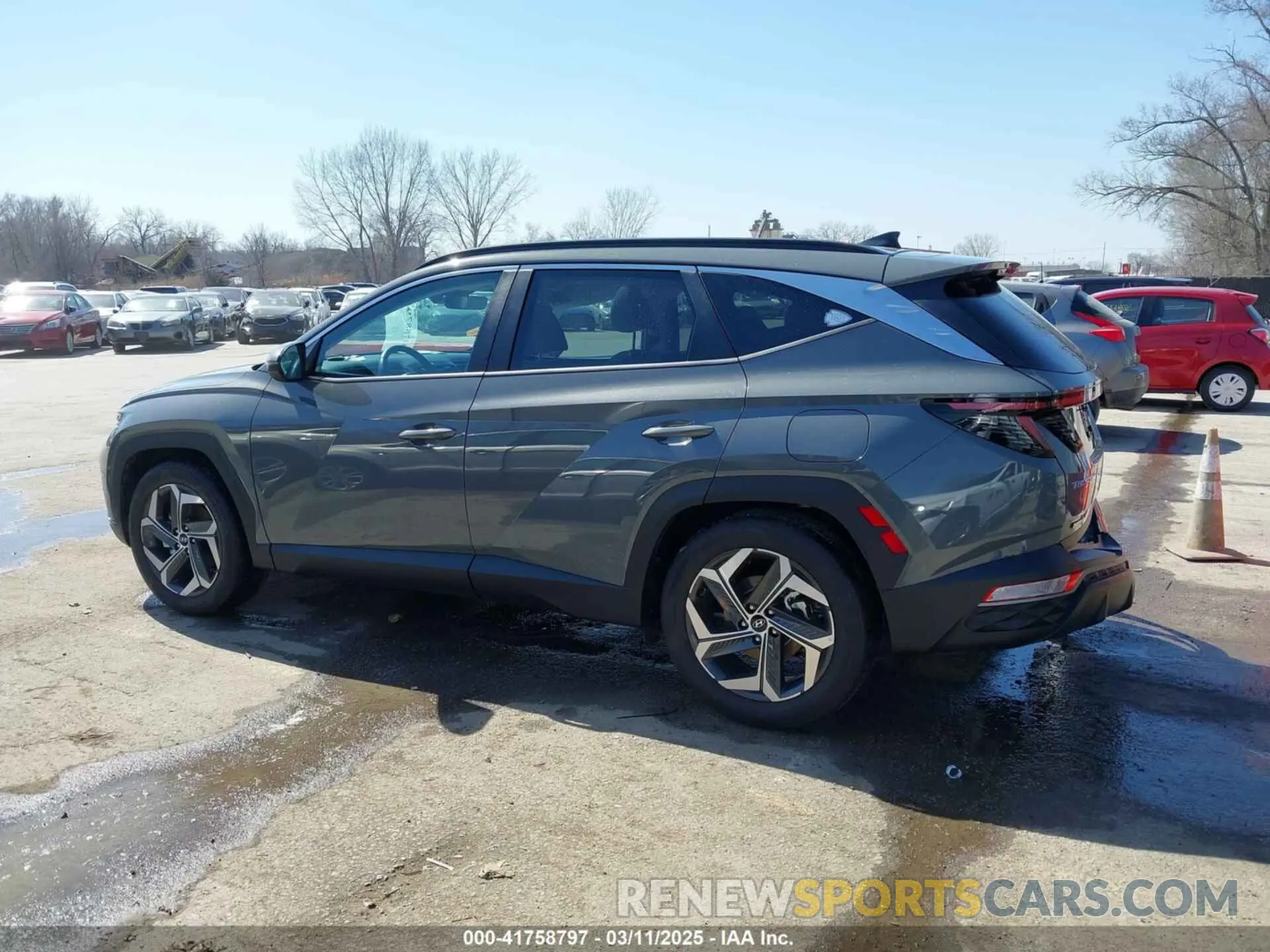 15 Photograph of a damaged car 5NMJF3DE8RH440314 HYUNDAI TUCSON 2024