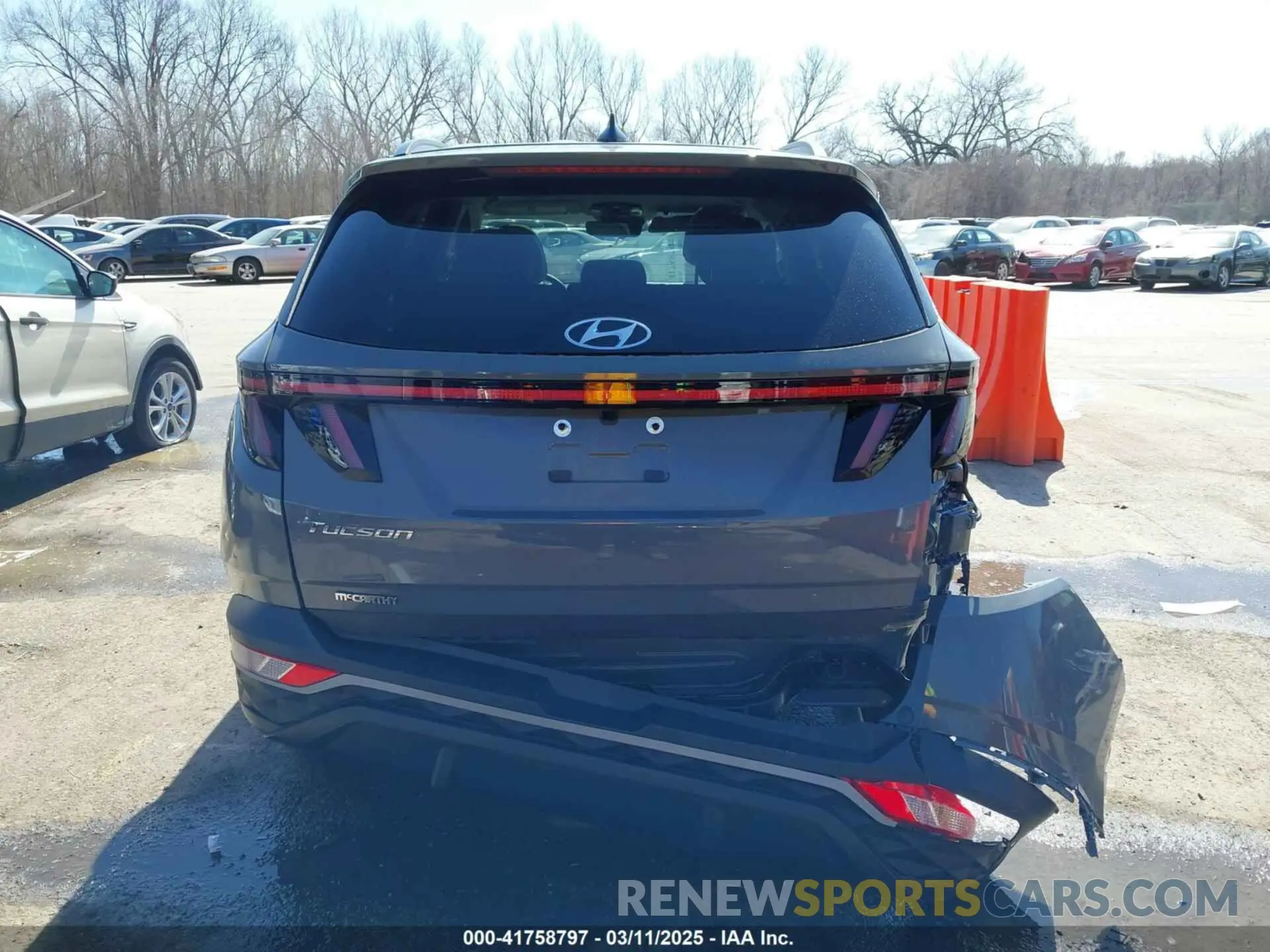 17 Photograph of a damaged car 5NMJF3DE8RH440314 HYUNDAI TUCSON 2024