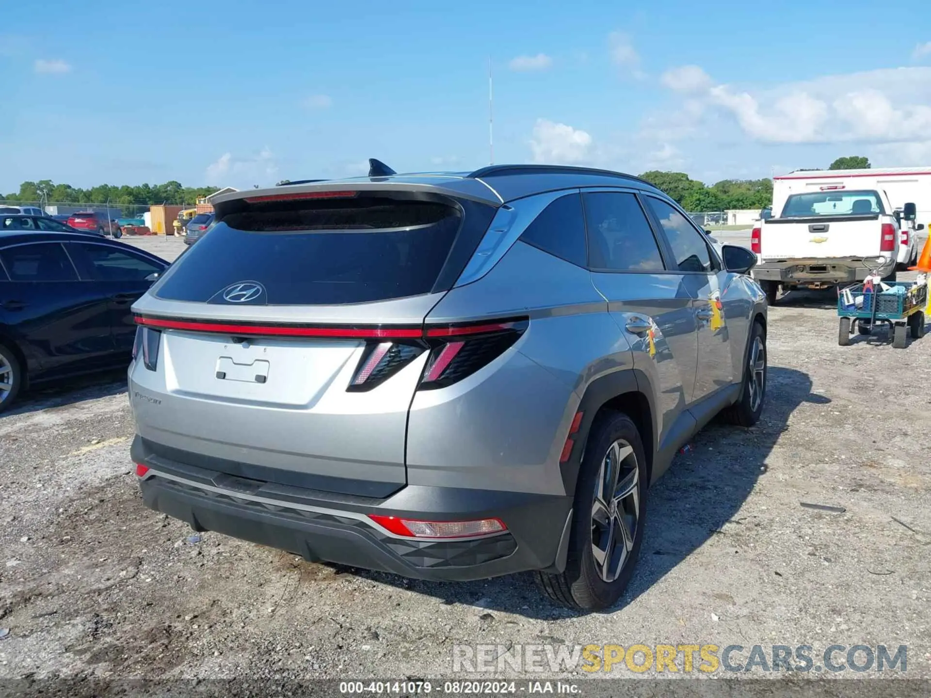 4 Photograph of a damaged car 5NMJF3DE9RH419116 HYUNDAI TUCSON 2024