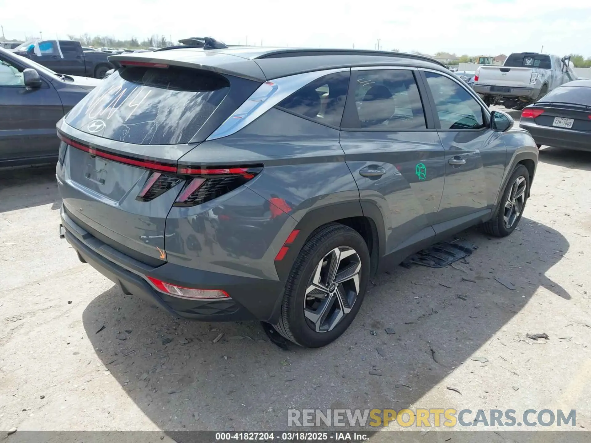 4 Photograph of a damaged car 5NMJF3DEXRH377832 HYUNDAI TUCSON 2024