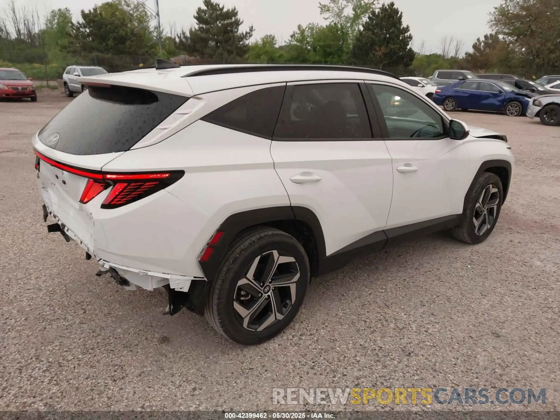 4 Photograph of a damaged car 5NMJFCDE0RH344600 HYUNDAI TUCSON 2024
