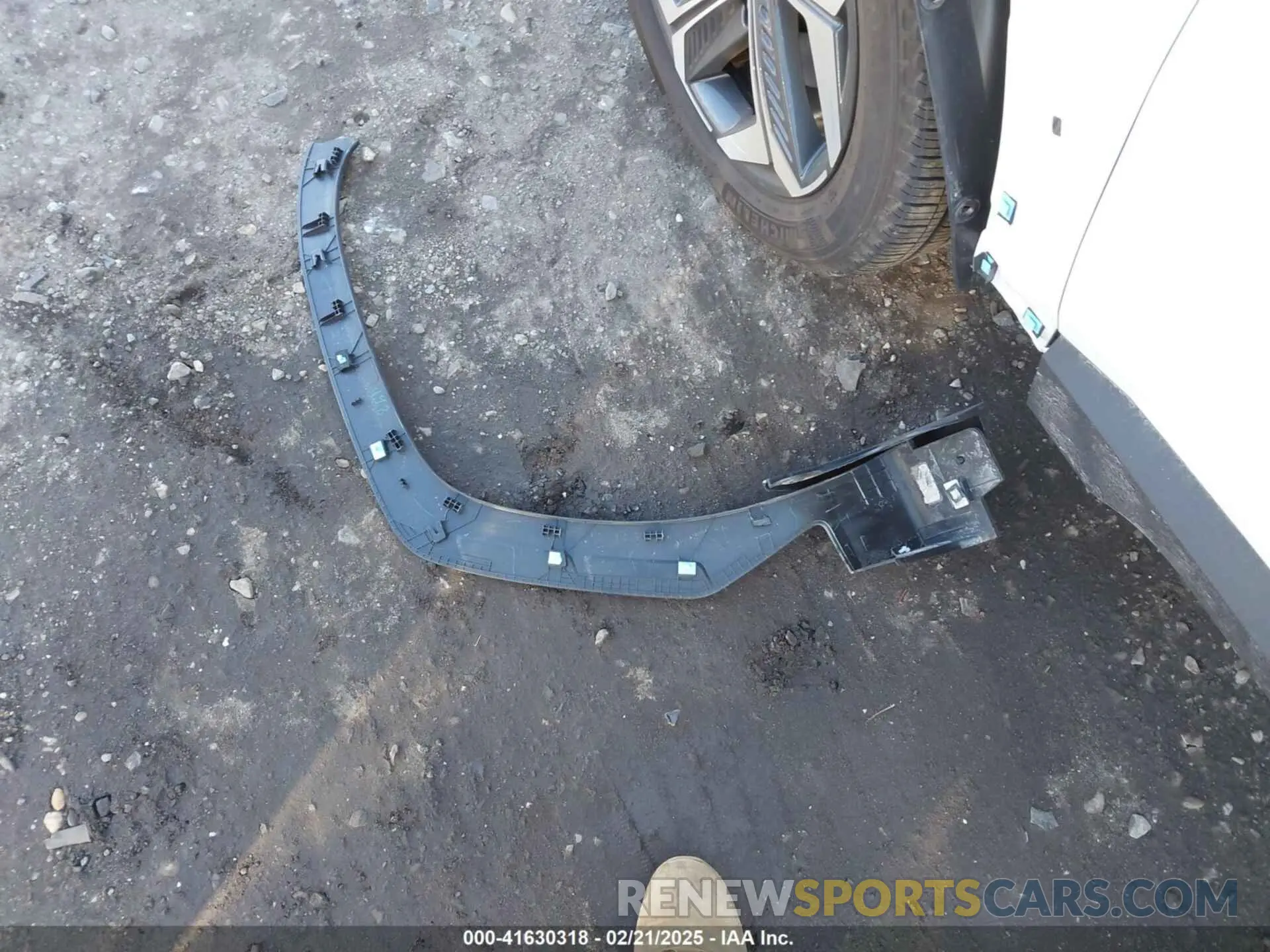 12 Photograph of a damaged car 5NMJFCDE1RH345559 HYUNDAI TUCSON 2024