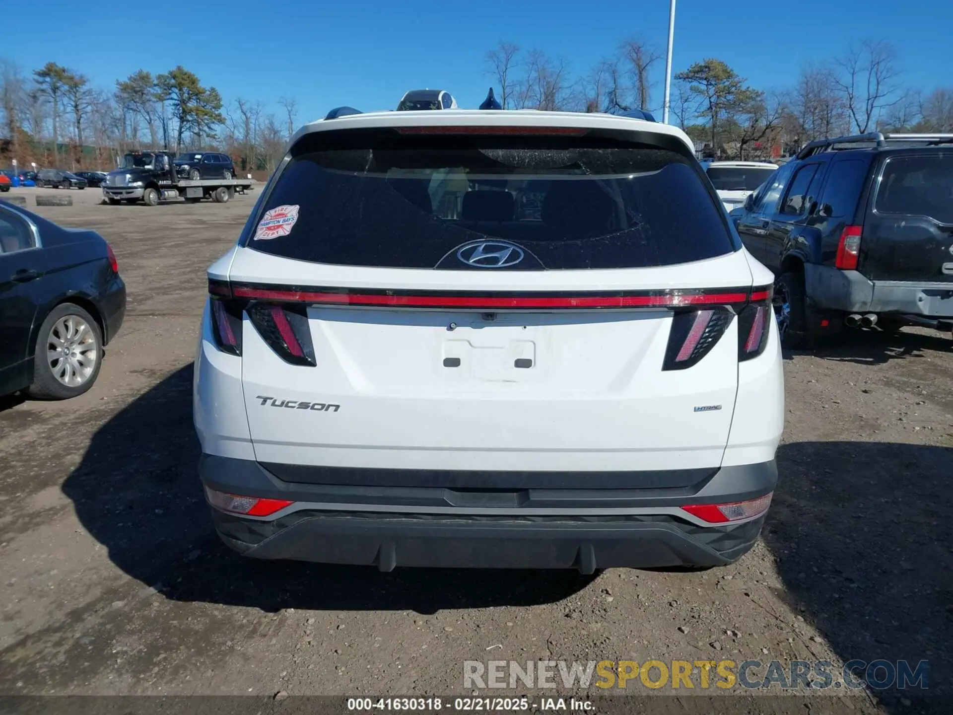 17 Photograph of a damaged car 5NMJFCDE1RH345559 HYUNDAI TUCSON 2024