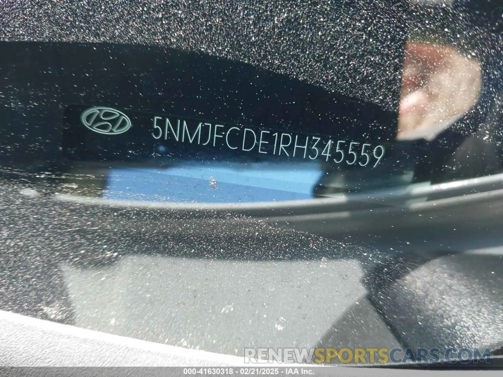 18 Photograph of a damaged car 5NMJFCDE1RH345559 HYUNDAI TUCSON 2024