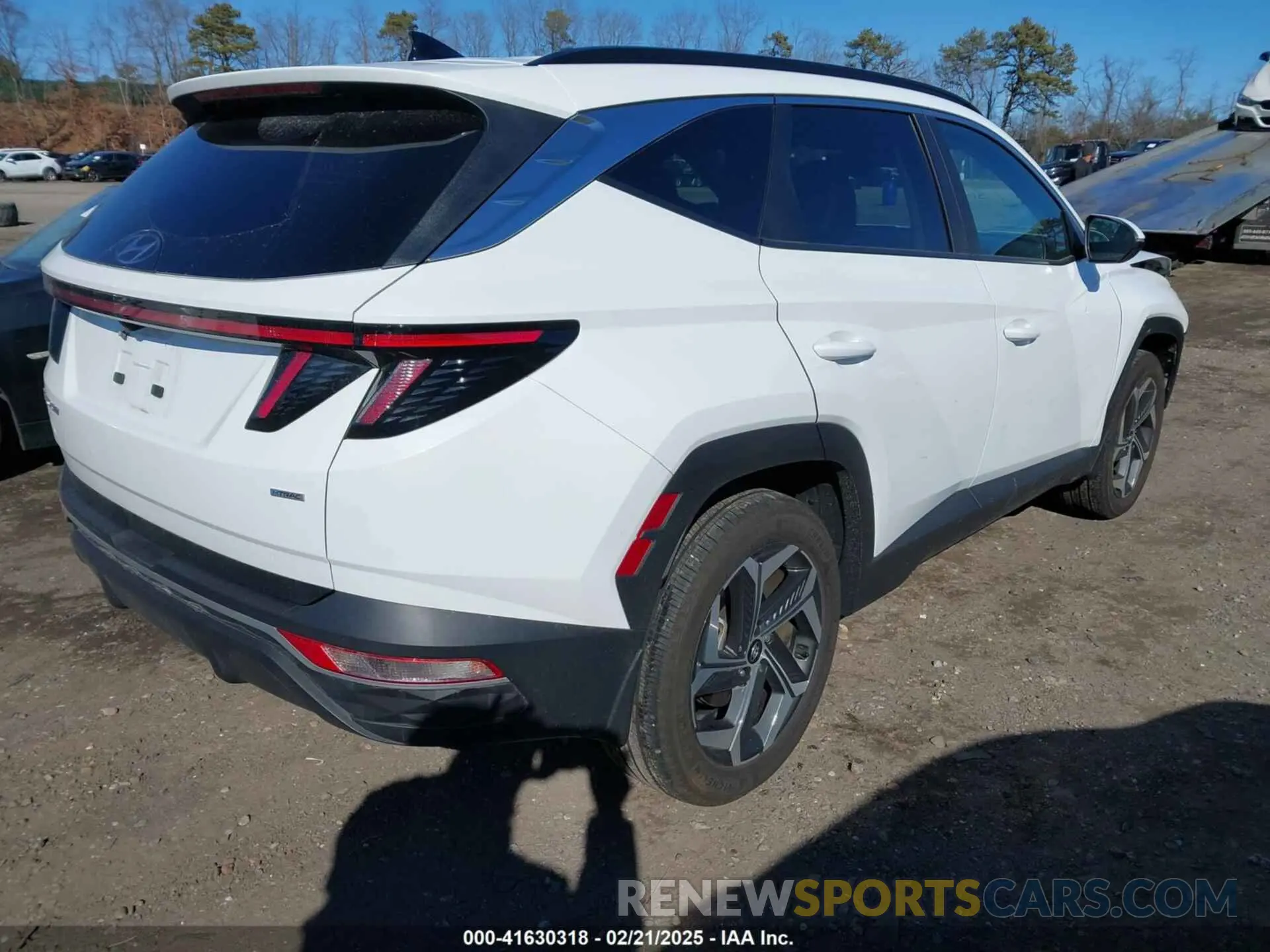 4 Photograph of a damaged car 5NMJFCDE1RH345559 HYUNDAI TUCSON 2024