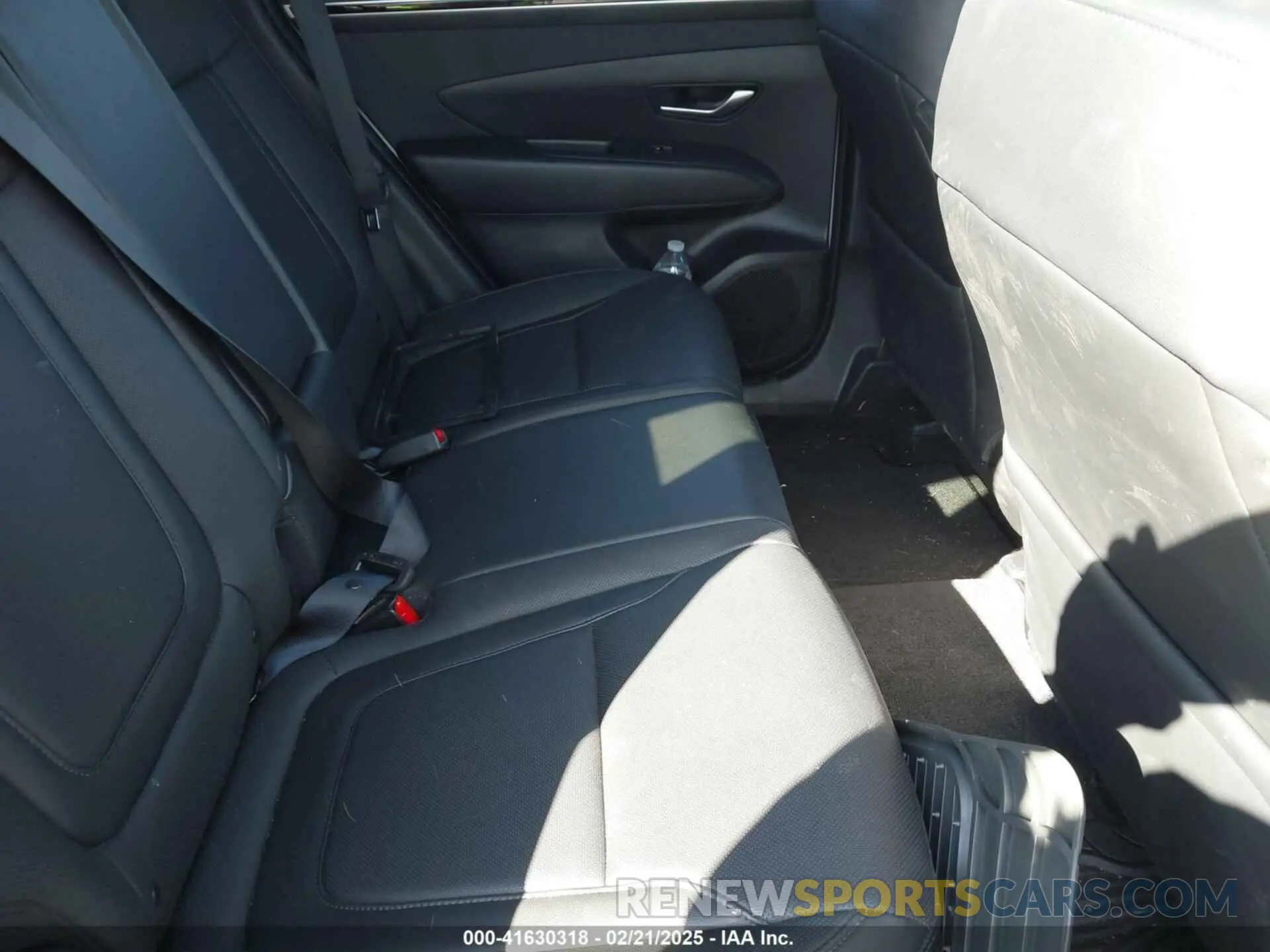 8 Photograph of a damaged car 5NMJFCDE1RH345559 HYUNDAI TUCSON 2024
