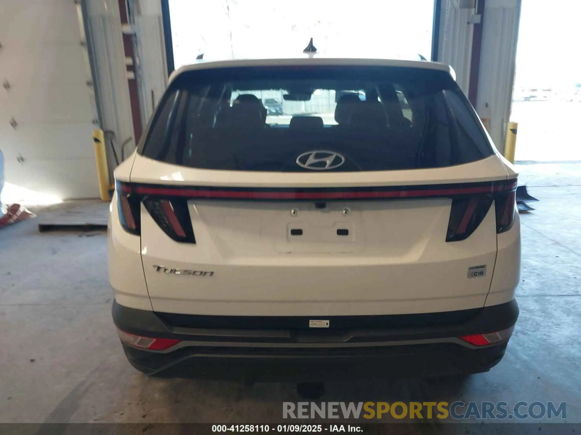 16 Photograph of a damaged car 5NMJFCDE1RH419613 HYUNDAI TUCSON 2024