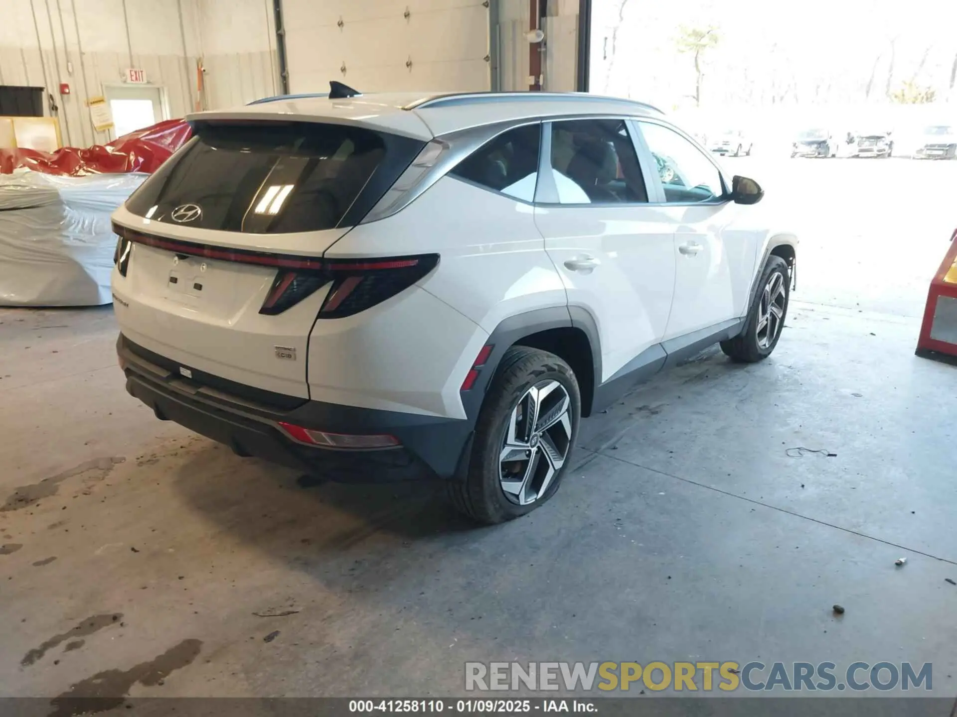 4 Photograph of a damaged car 5NMJFCDE1RH419613 HYUNDAI TUCSON 2024
