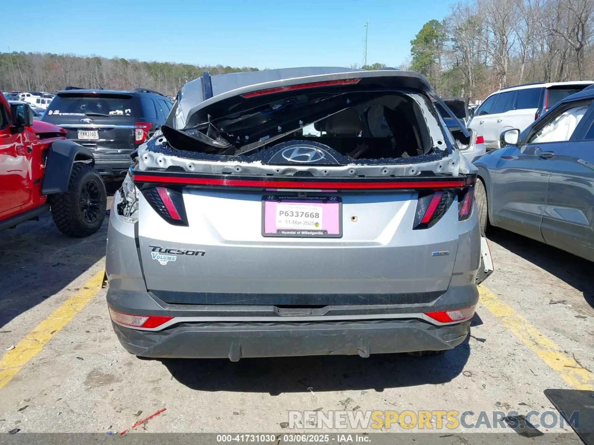 15 Photograph of a damaged car 5NMJFCDE2RH306799 HYUNDAI TUCSON 2024