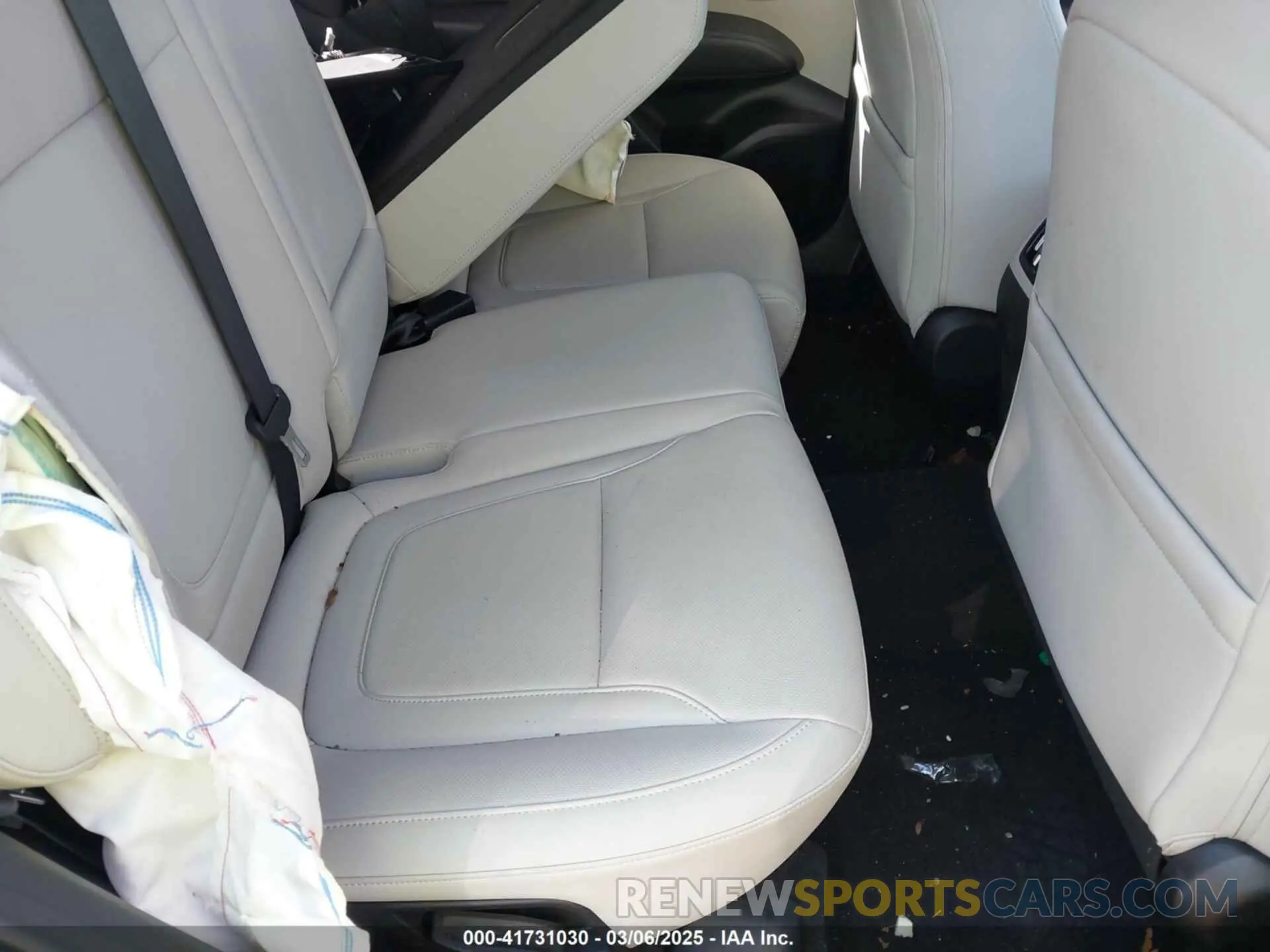 8 Photograph of a damaged car 5NMJFCDE2RH306799 HYUNDAI TUCSON 2024