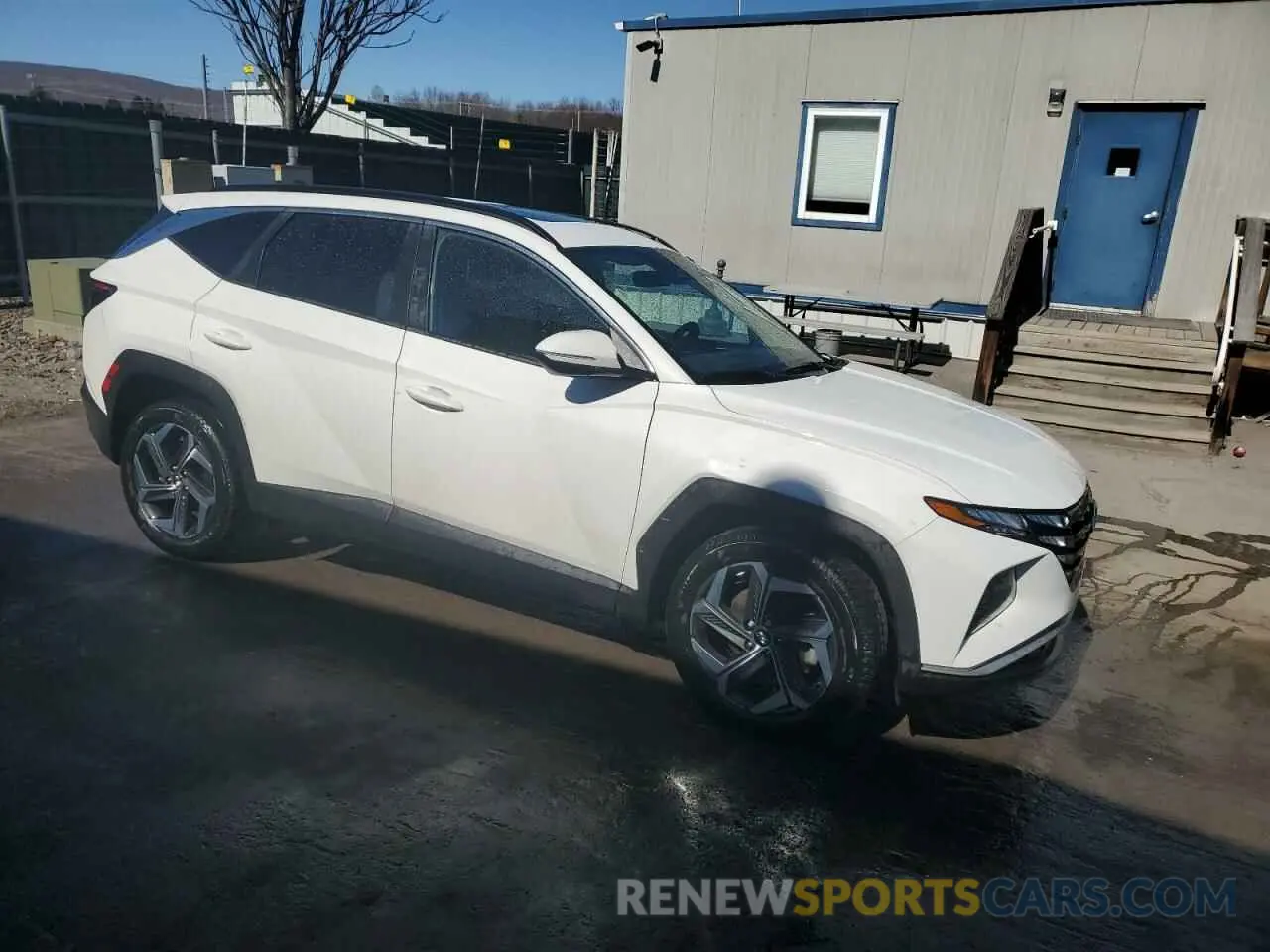 4 Photograph of a damaged car 5NMJFCDE2RH347188 HYUNDAI TUCSON 2024