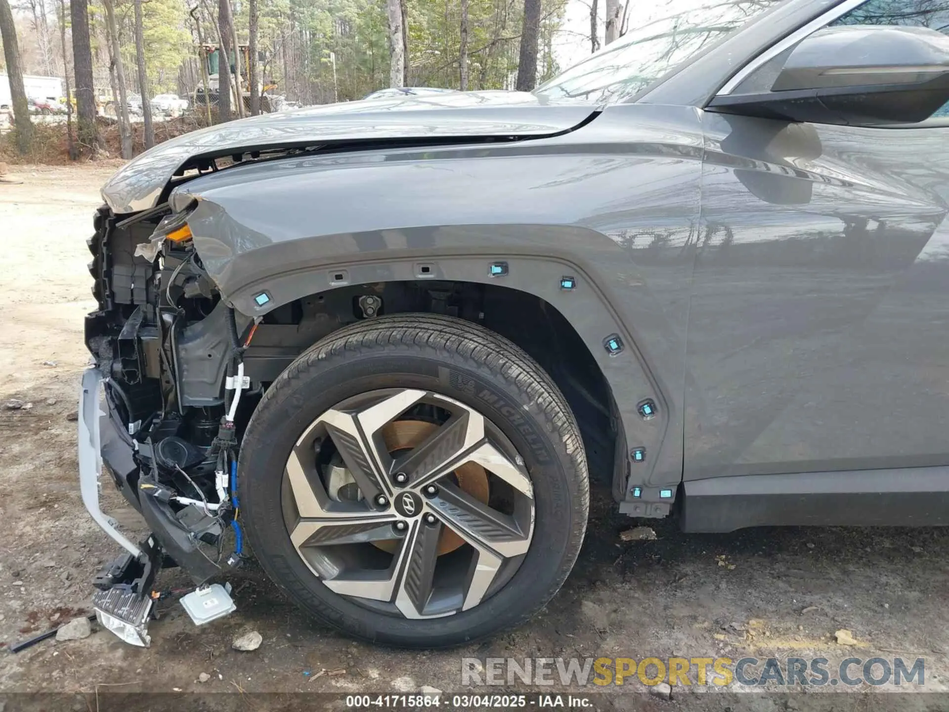 17 Photograph of a damaged car 5NMJFCDE2RH414663 HYUNDAI TUCSON 2024