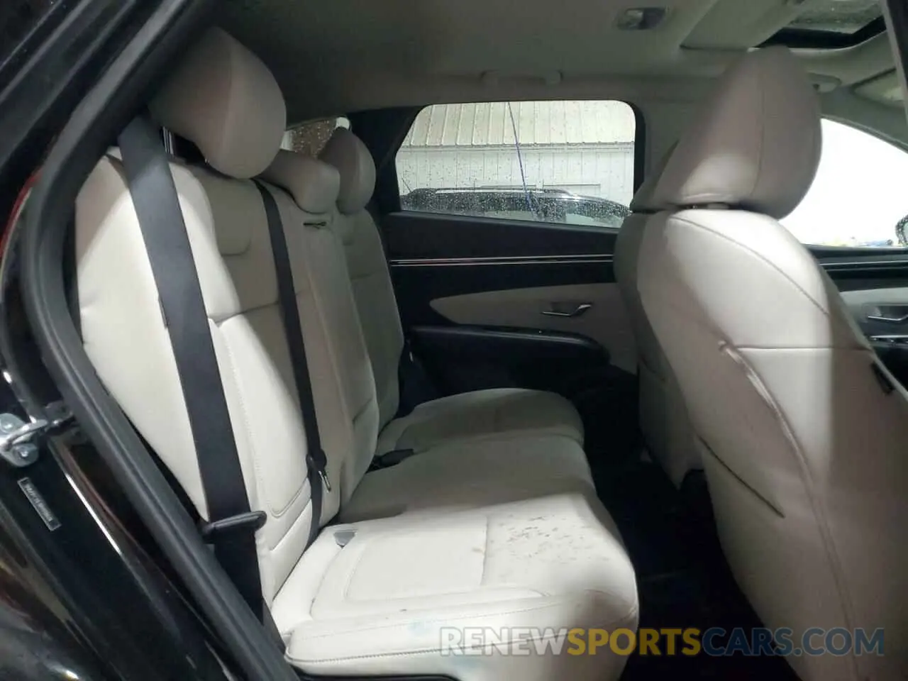 11 Photograph of a damaged car 5NMJFCDE3RH350634 HYUNDAI TUCSON 2024