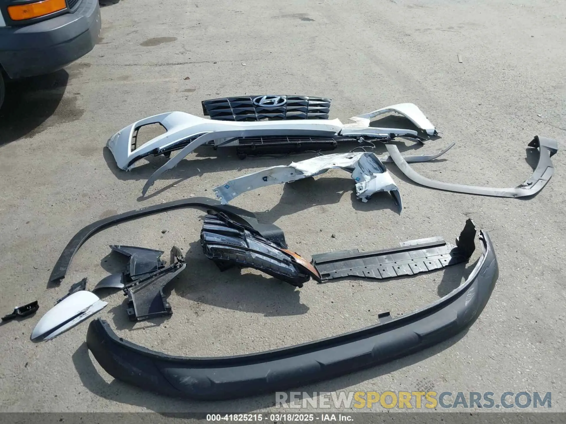 12 Photograph of a damaged car 5NMJFCDE4RH351498 HYUNDAI TUCSON 2024