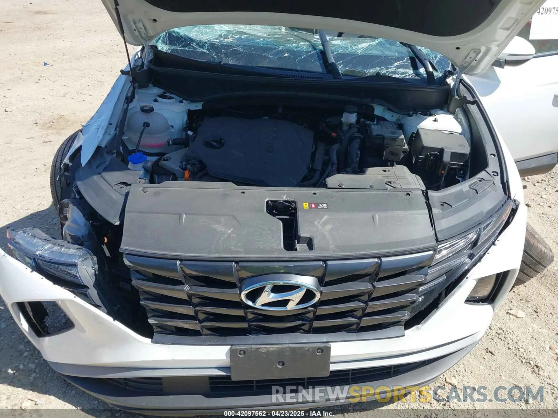 10 Photograph of a damaged car 5NMJFCDE4RH371525 HYUNDAI TUCSON 2024
