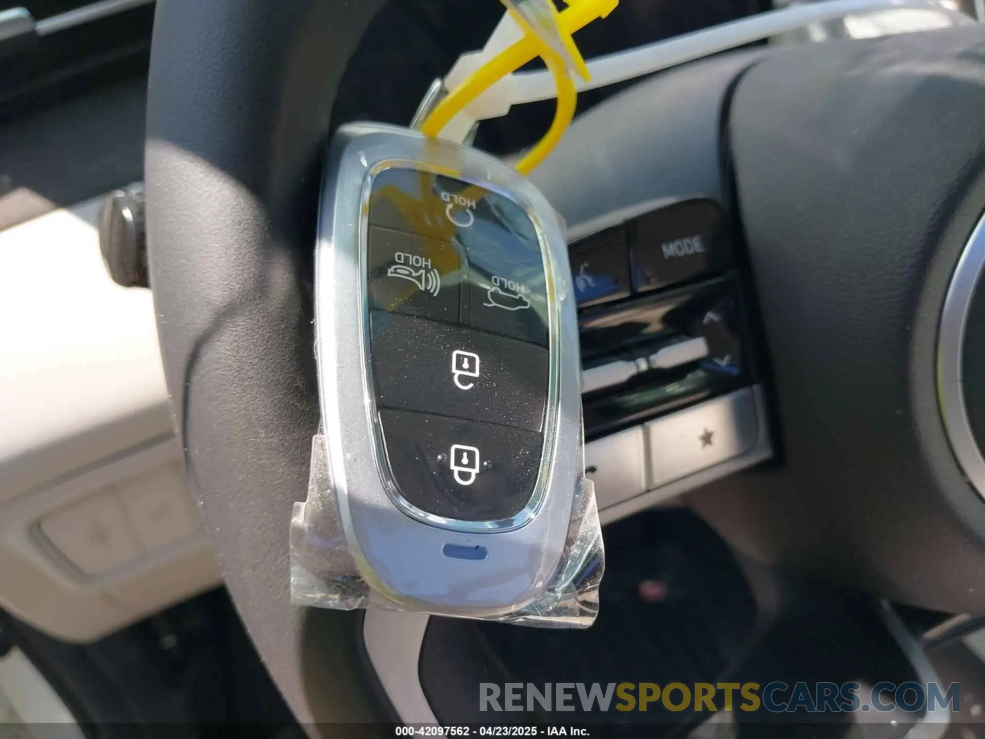 11 Photograph of a damaged car 5NMJFCDE4RH371525 HYUNDAI TUCSON 2024