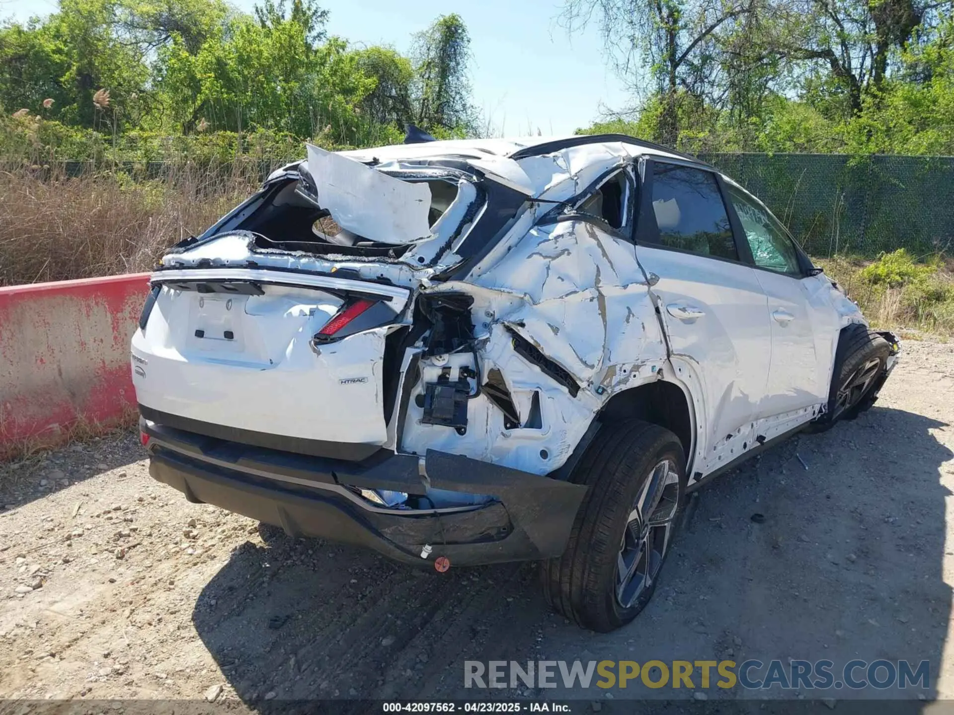 15 Photograph of a damaged car 5NMJFCDE4RH371525 HYUNDAI TUCSON 2024