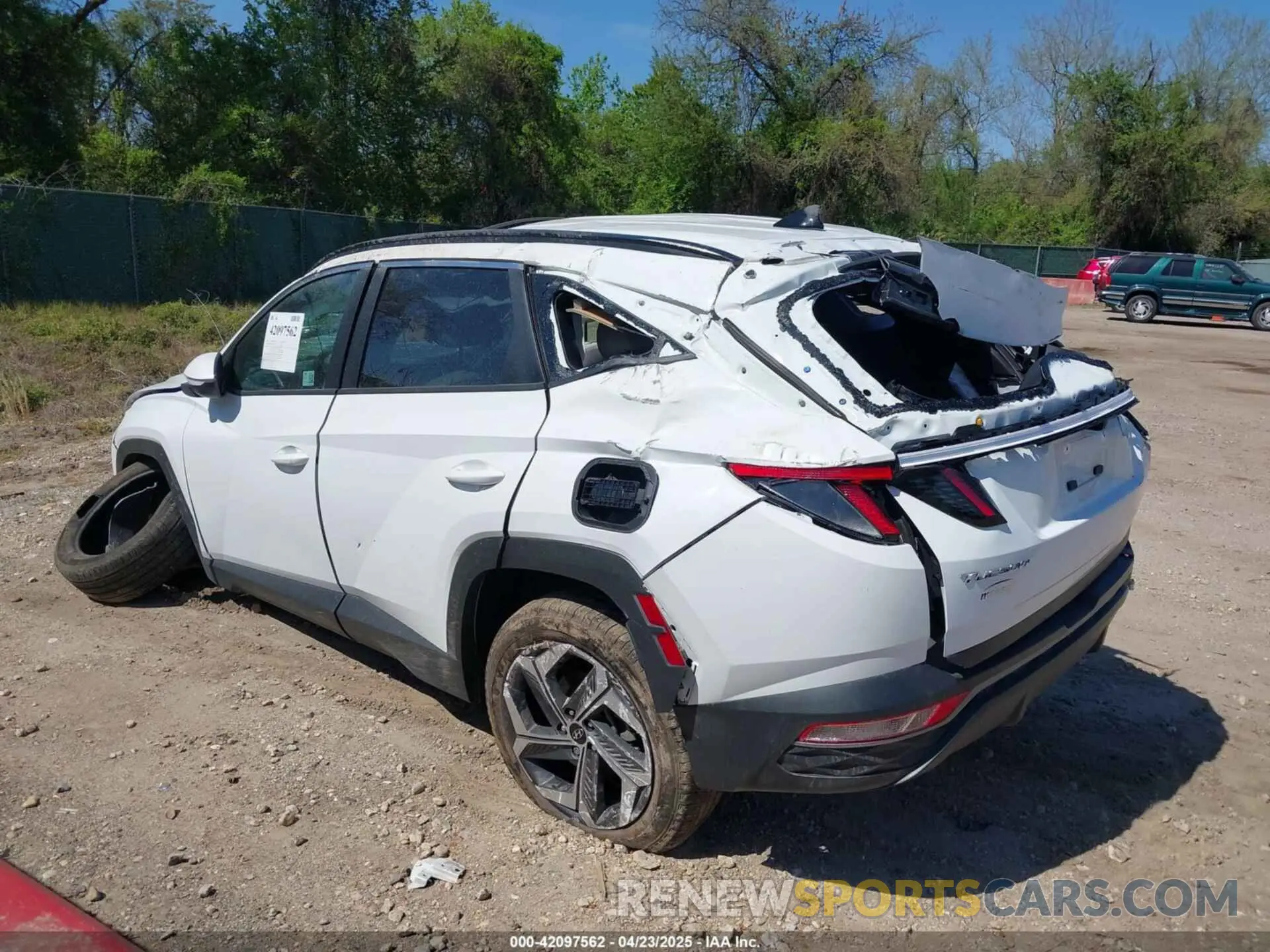 16 Photograph of a damaged car 5NMJFCDE4RH371525 HYUNDAI TUCSON 2024