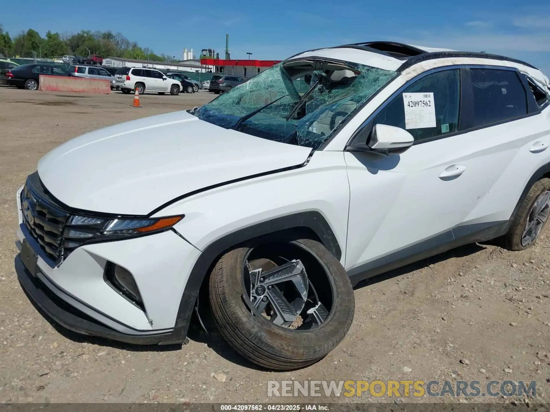 17 Photograph of a damaged car 5NMJFCDE4RH371525 HYUNDAI TUCSON 2024